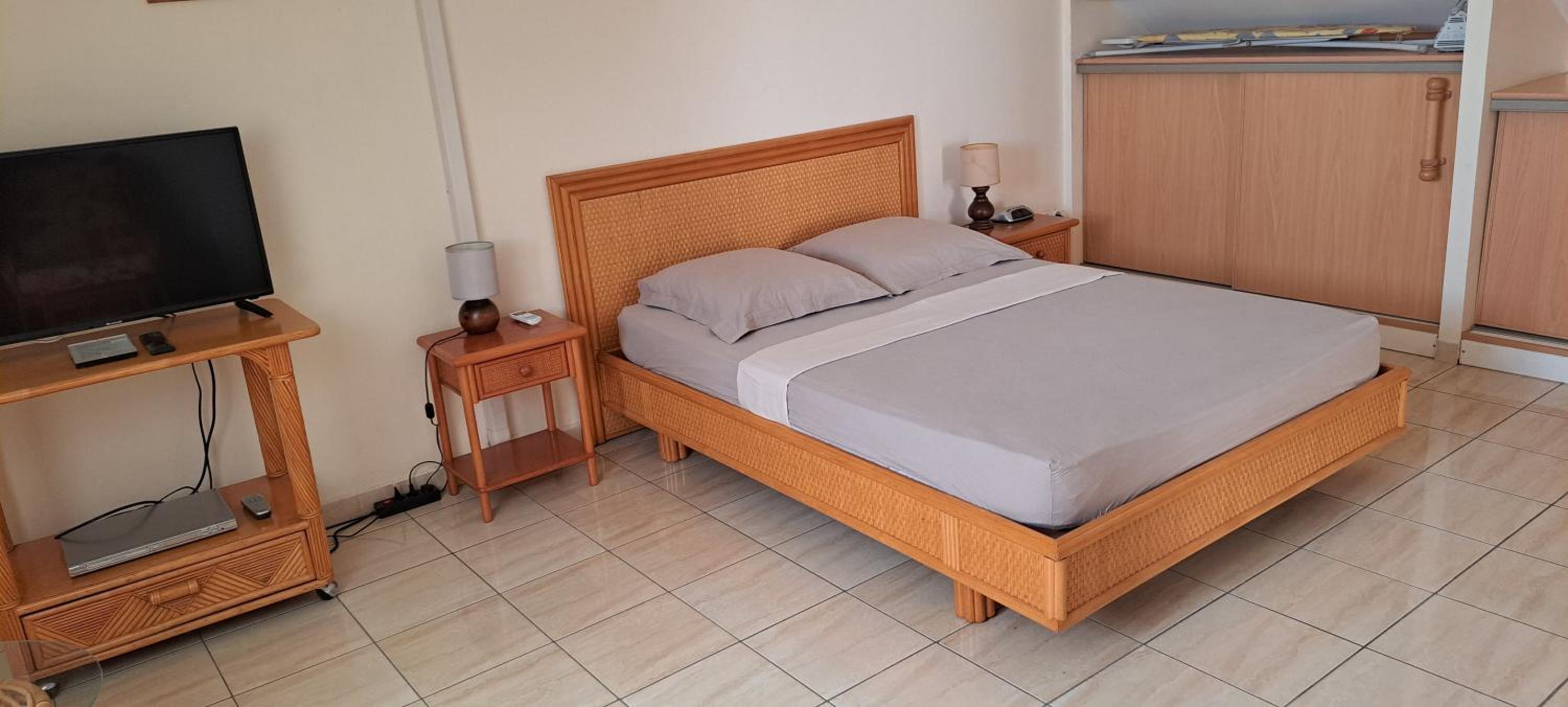 One-Bedroom Apartment - Photo 23