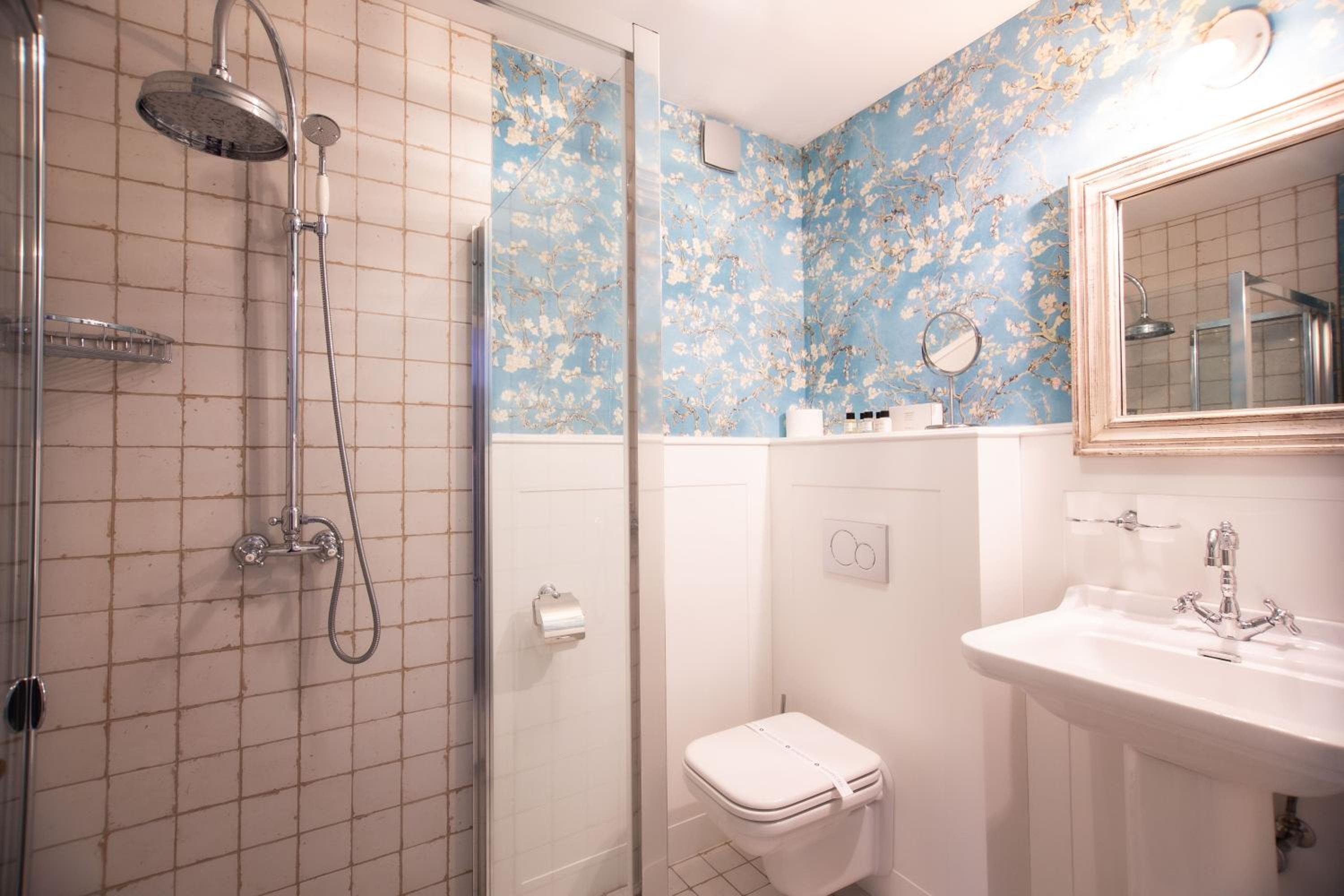 Superior King Room - Photo 4