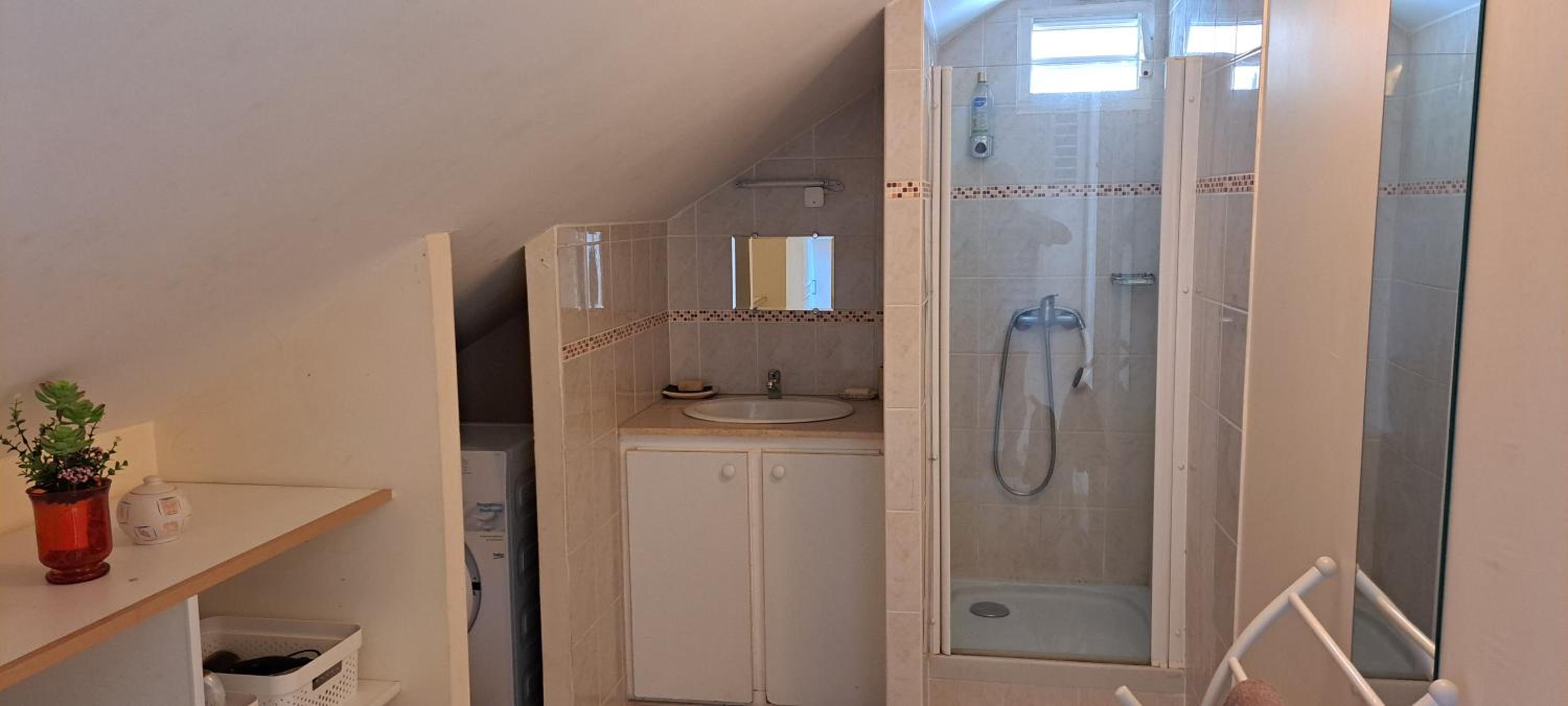 One-Bedroom Apartment - Photo 25
