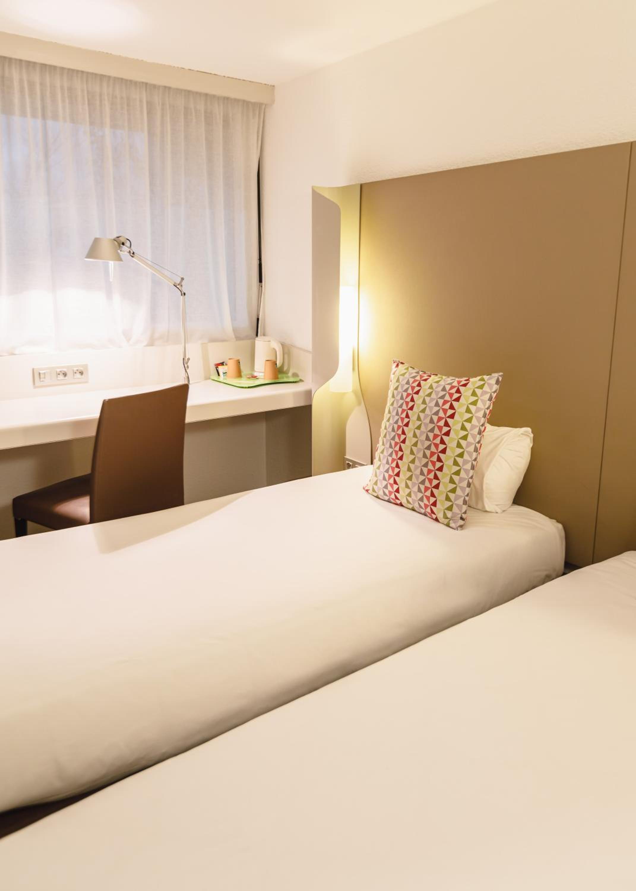 Standard Twin Room - Photo 5