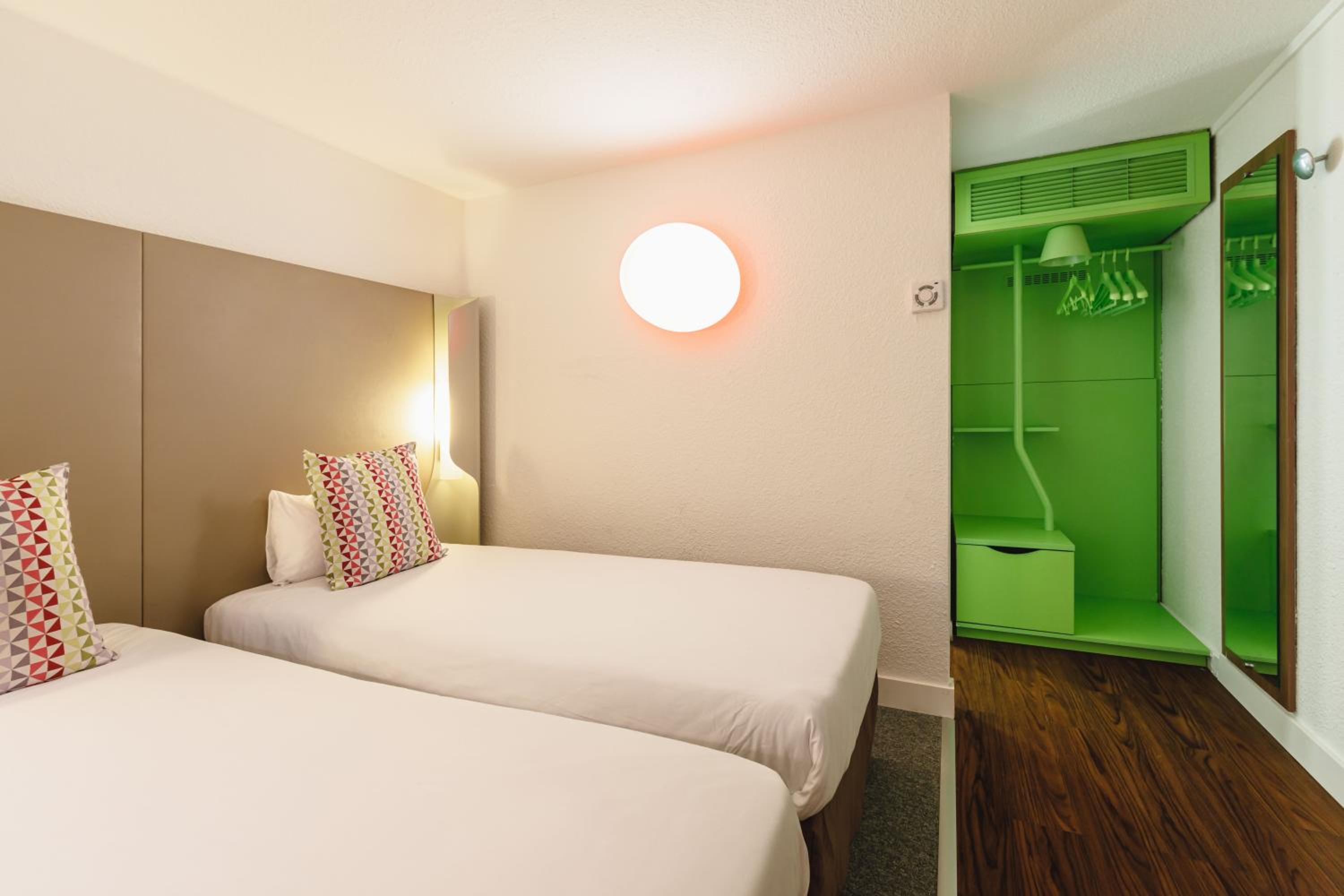 Standard Twin Room - Photo 1