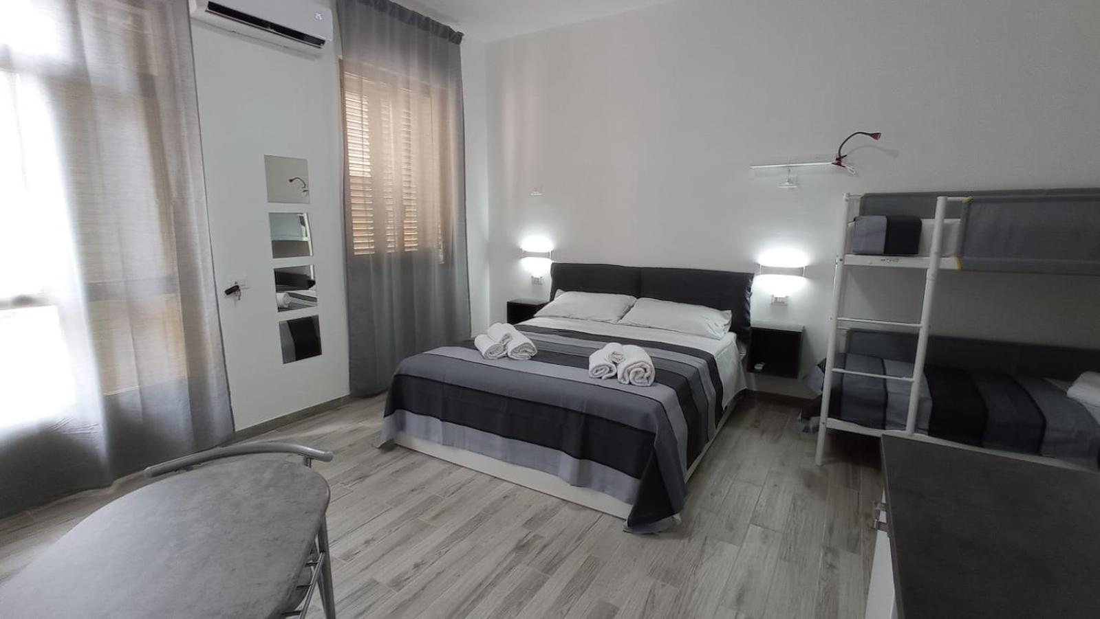 Quadruple Room with Private Bathroom photo 3