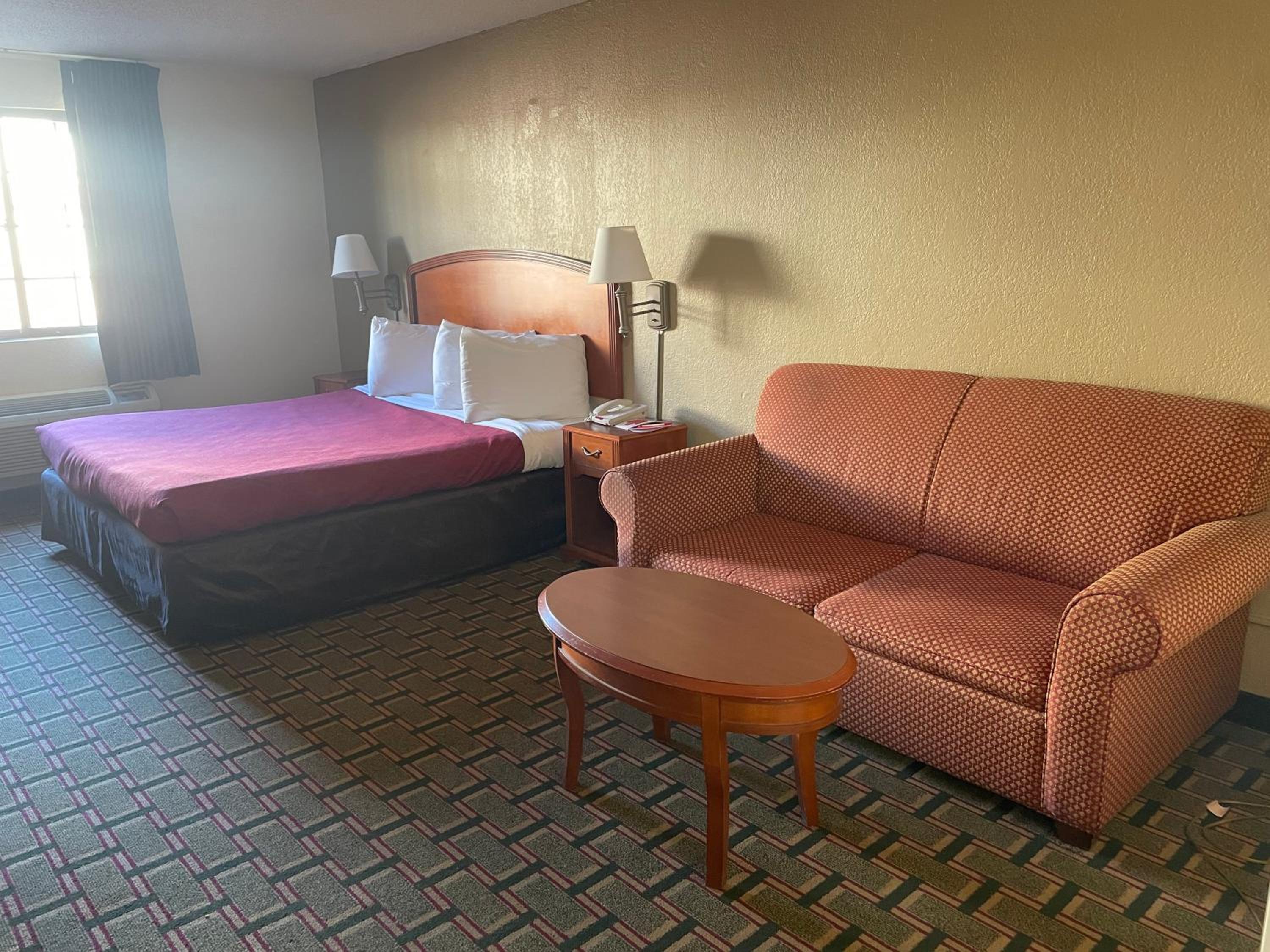 King Room - Non-Smoking - Photo 5