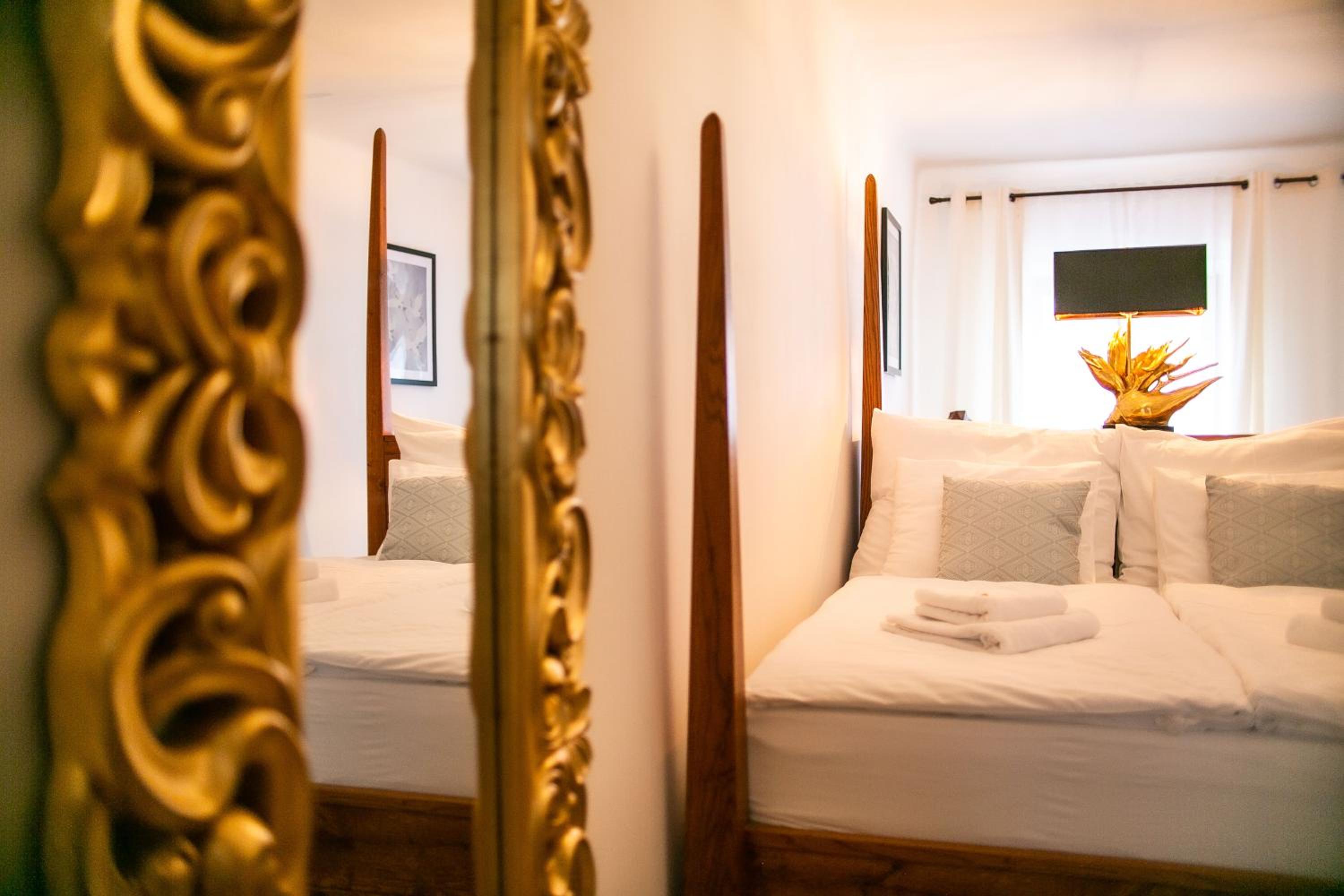 Deluxe Double Room - Photo 8