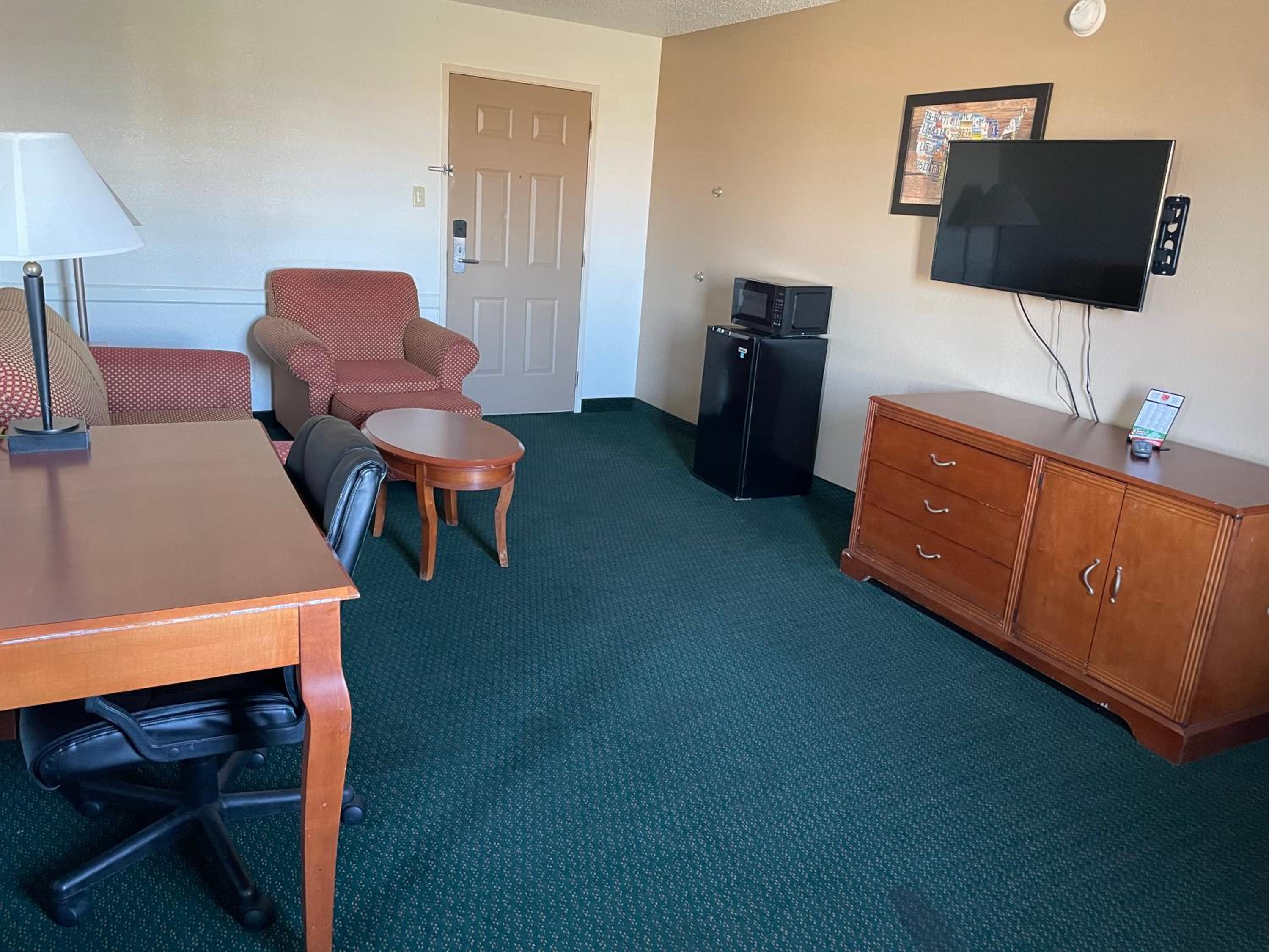 King Suite - Accessible/Non-Smoking - Photo 1