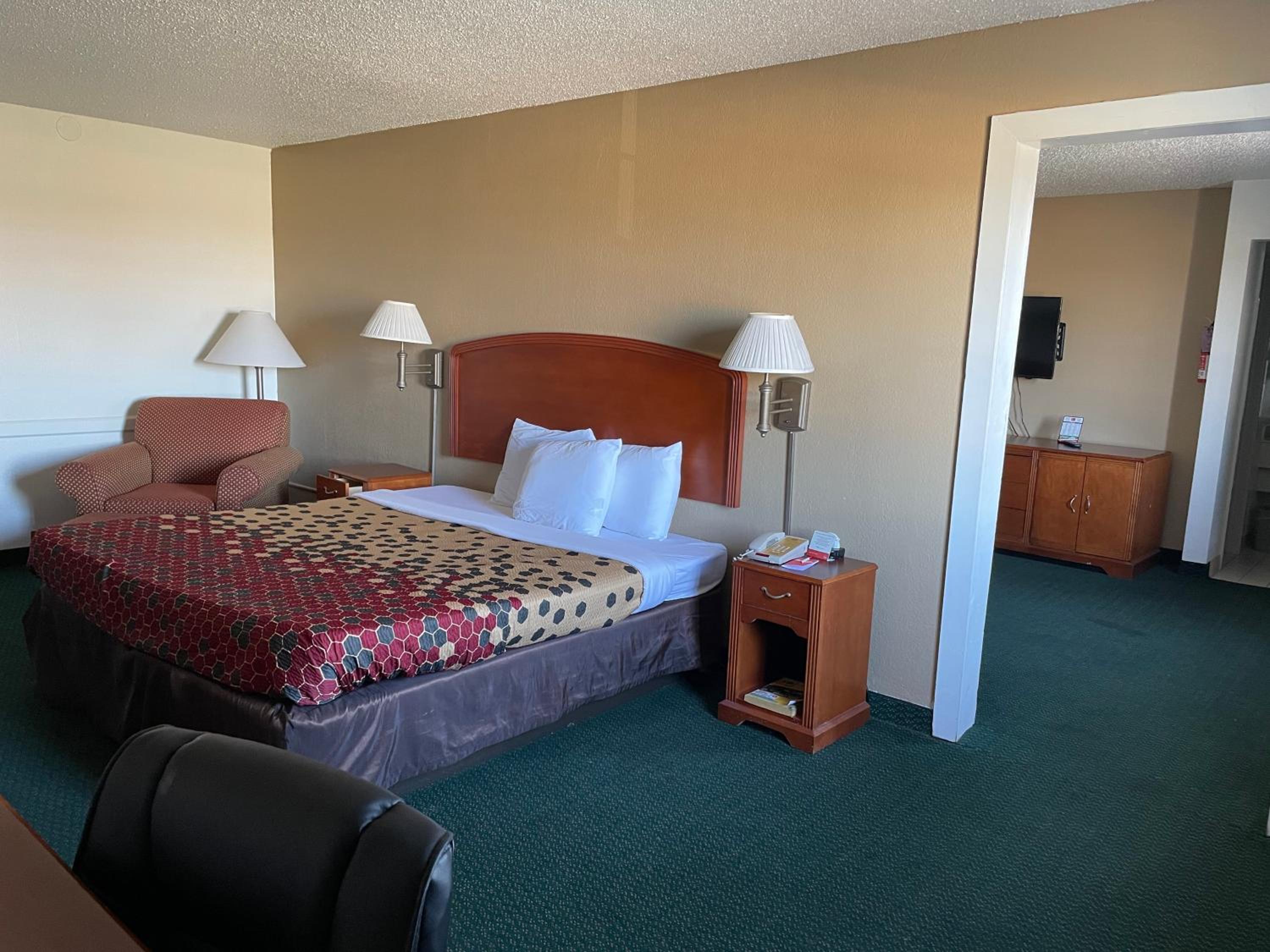 King Suite - Accessible/Non-Smoking - Photo 3