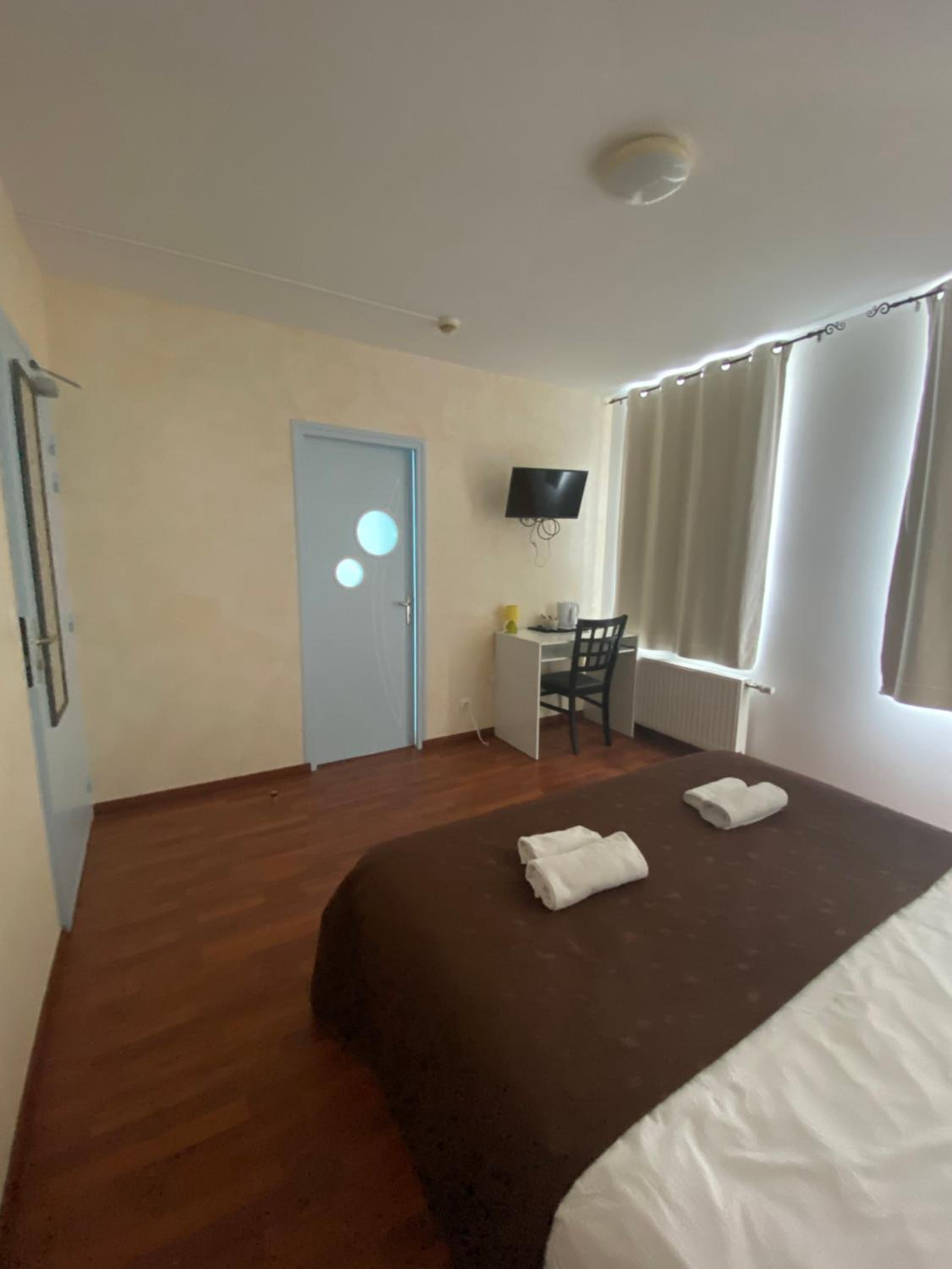 Double Room with Bathroom photo 1