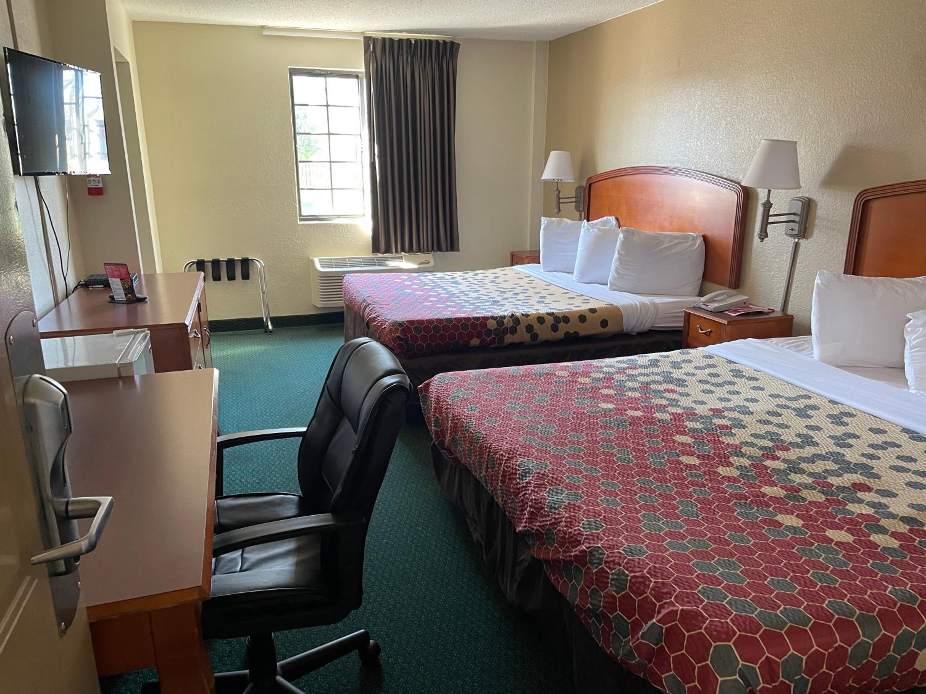 King Room with Two King Beds - Non-Smoking - Photo 2