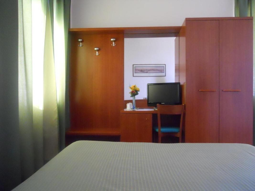 Double or Twin Room photo 2