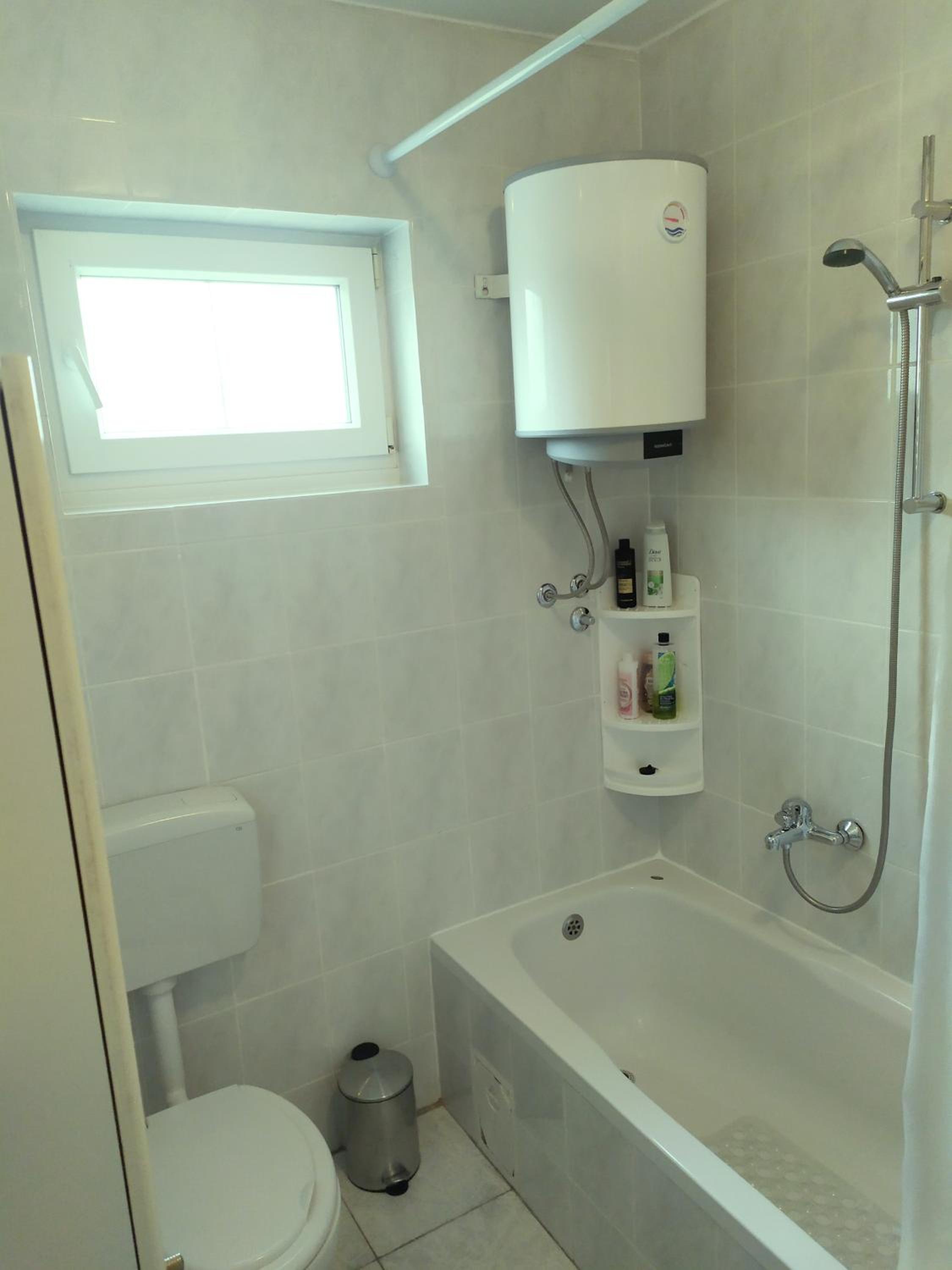 One-Bedroom Apartment - Photo 9