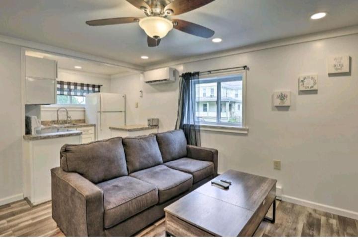 One-Bedroom Apartment photo 1