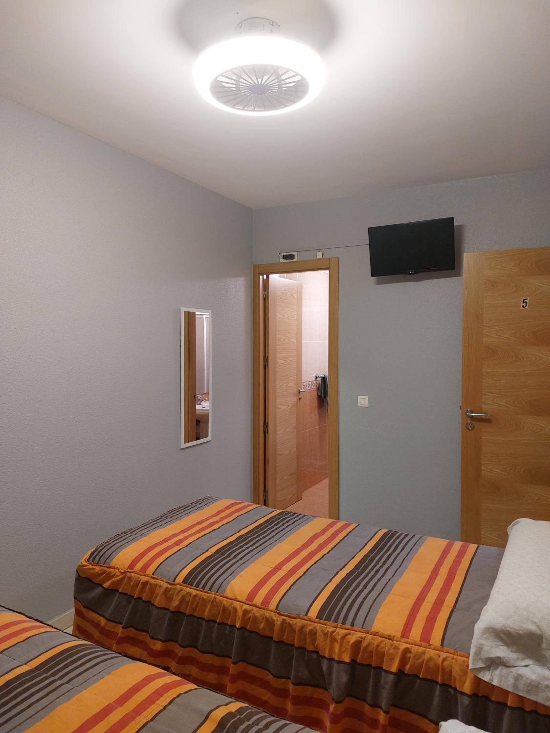Double Room with Private Bathroom photo 2