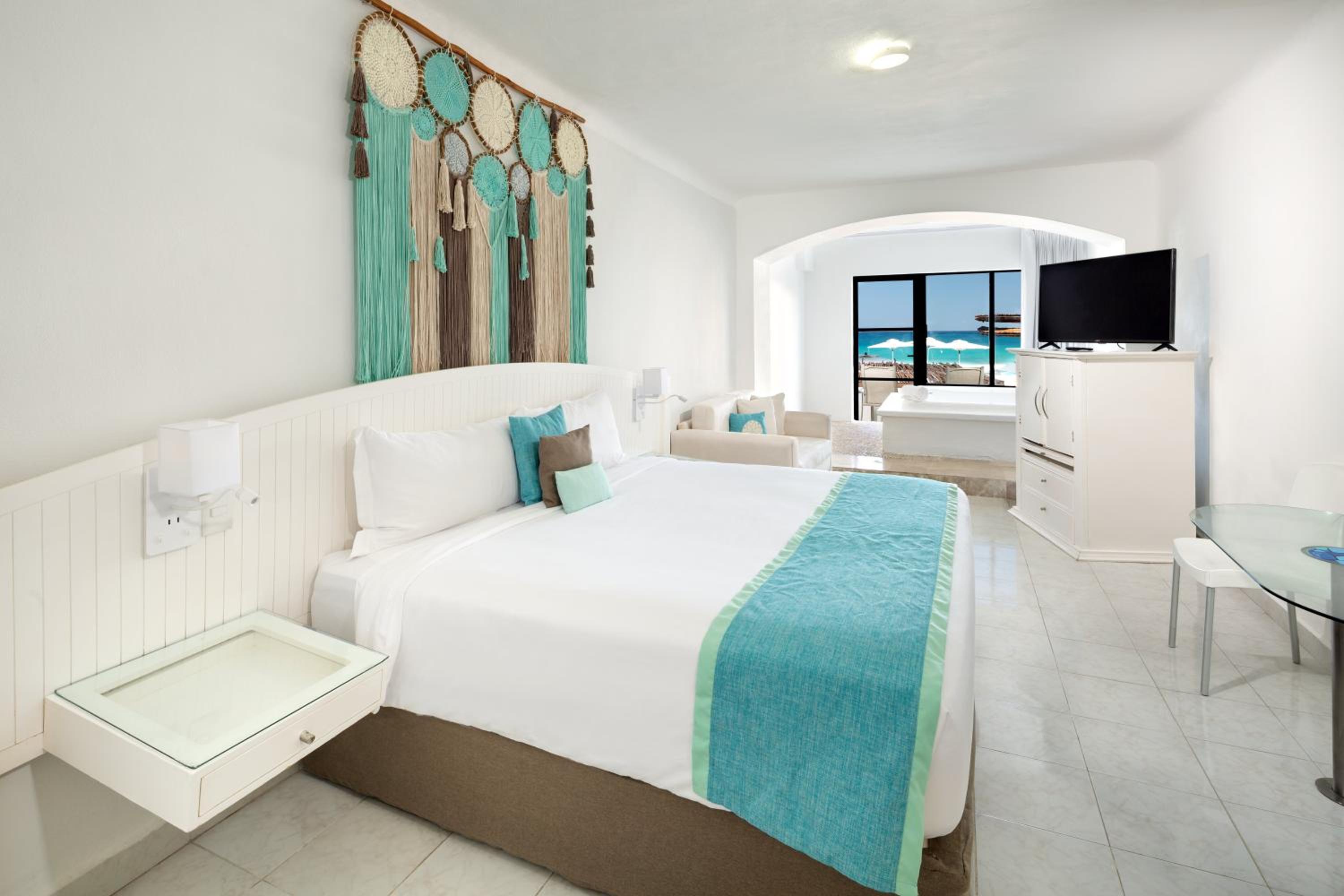 Junior Suite with Ocean View photo 2