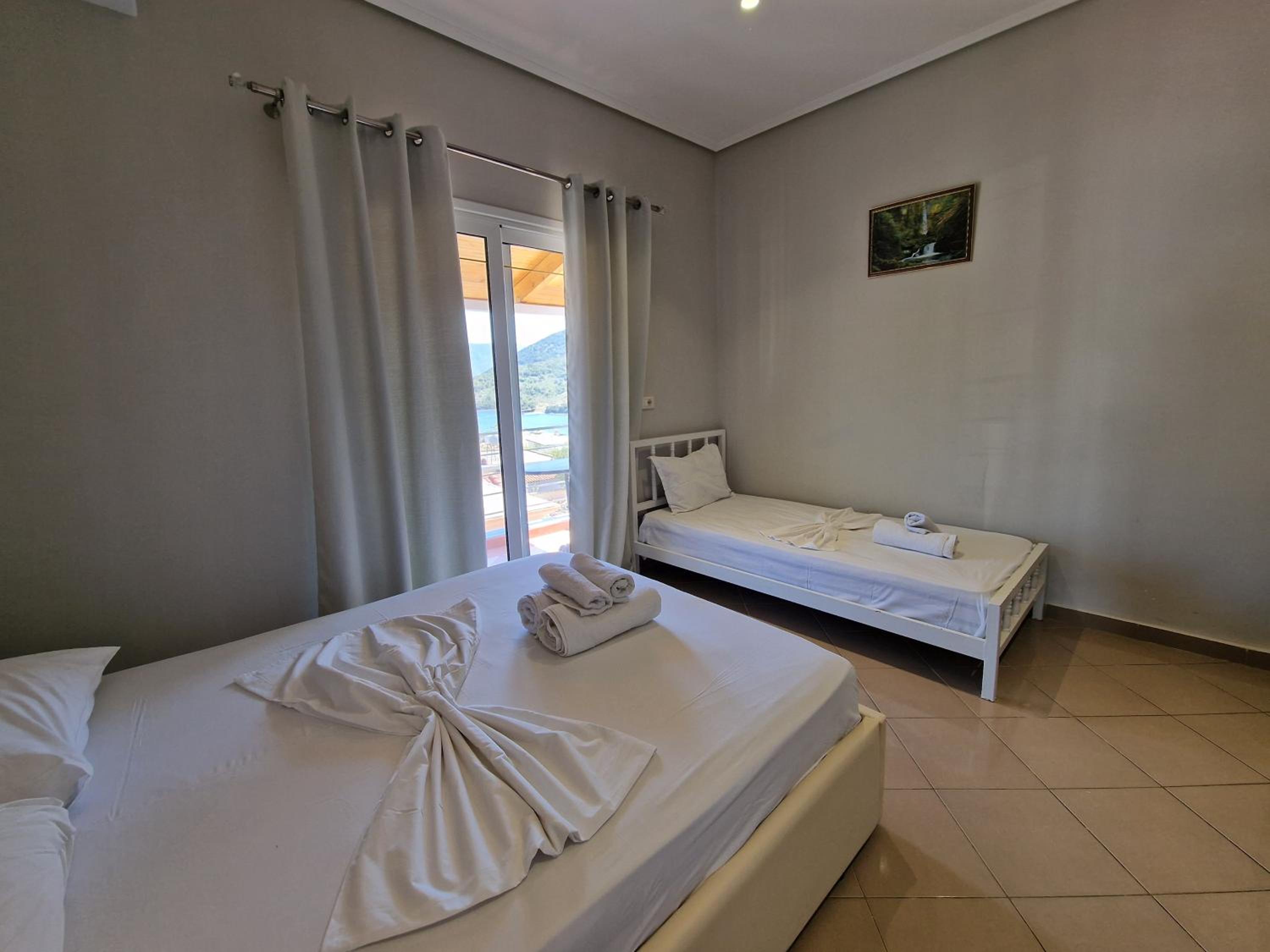 Deluxe Triple Room photo 2