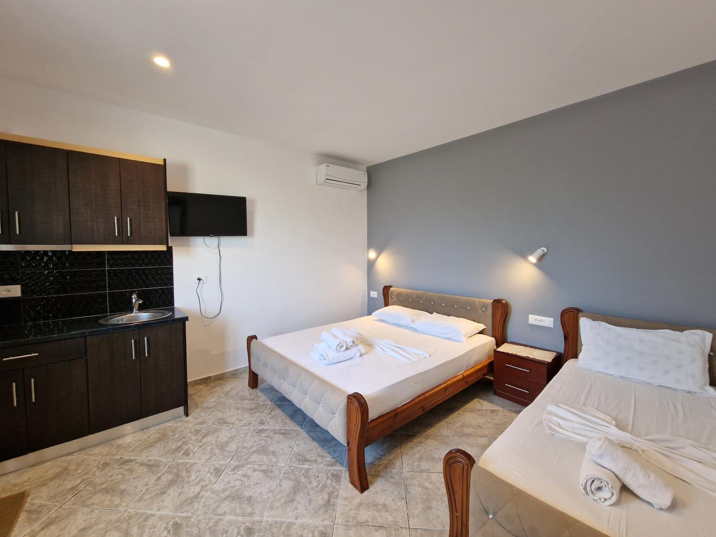 Deluxe Triple Room photo 2