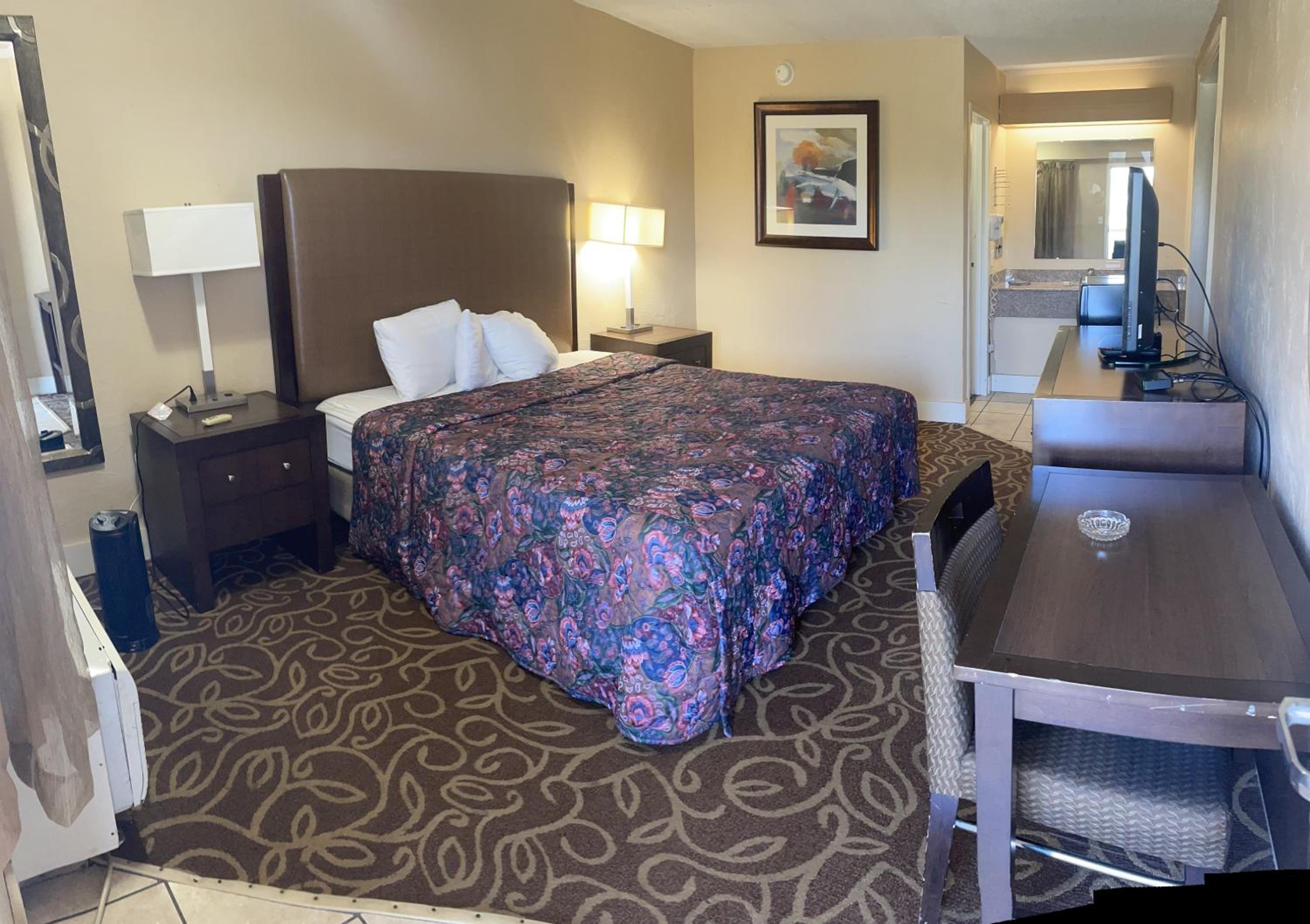 Deluxe King Room - Photo 1