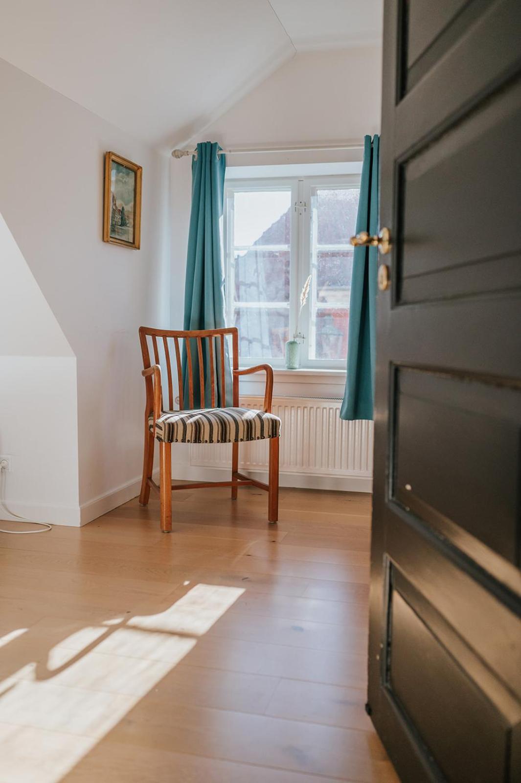 Double Room with Shared Bathroom photo 3
