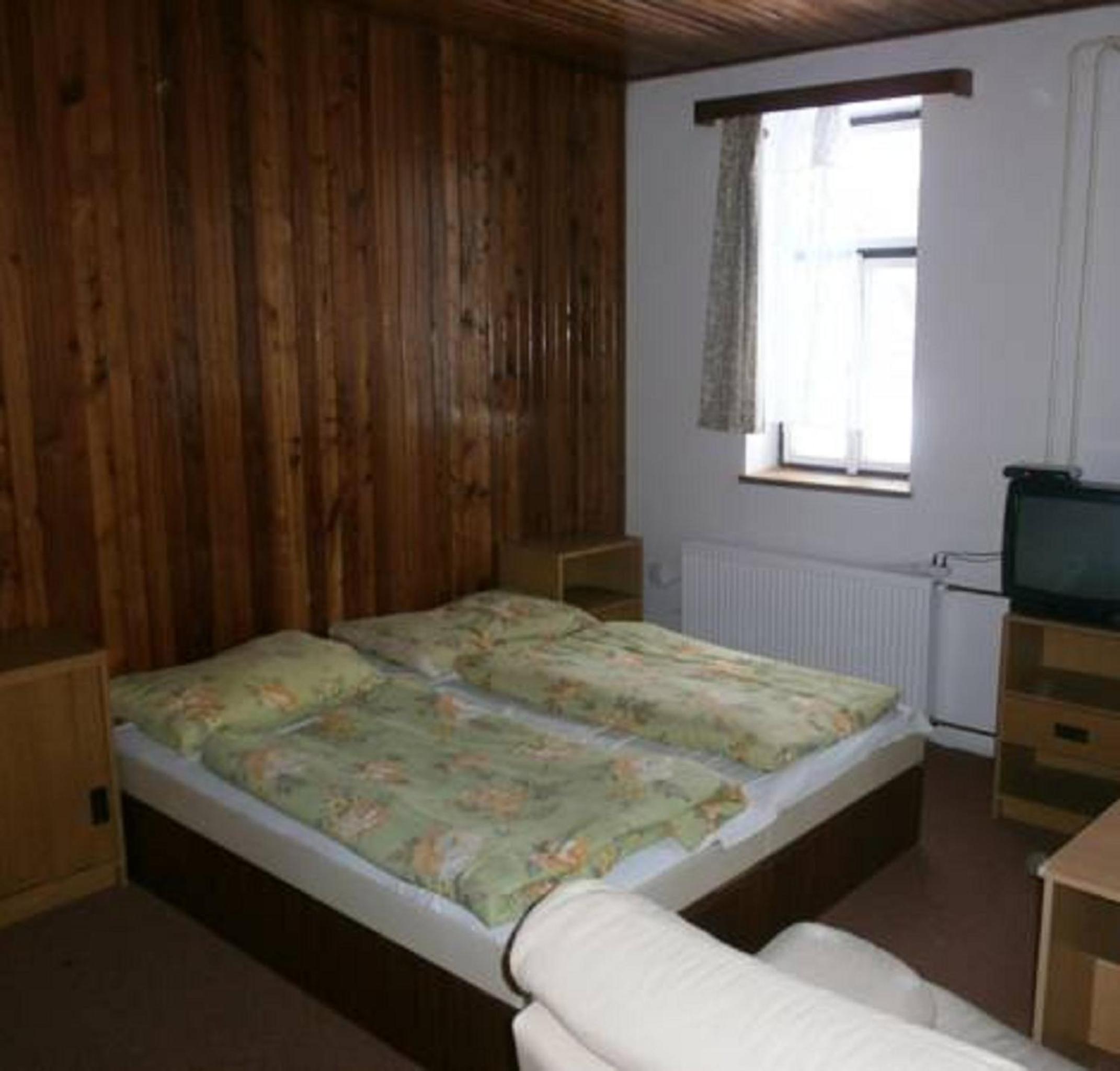 Family Room with Private Bathroom photo 2