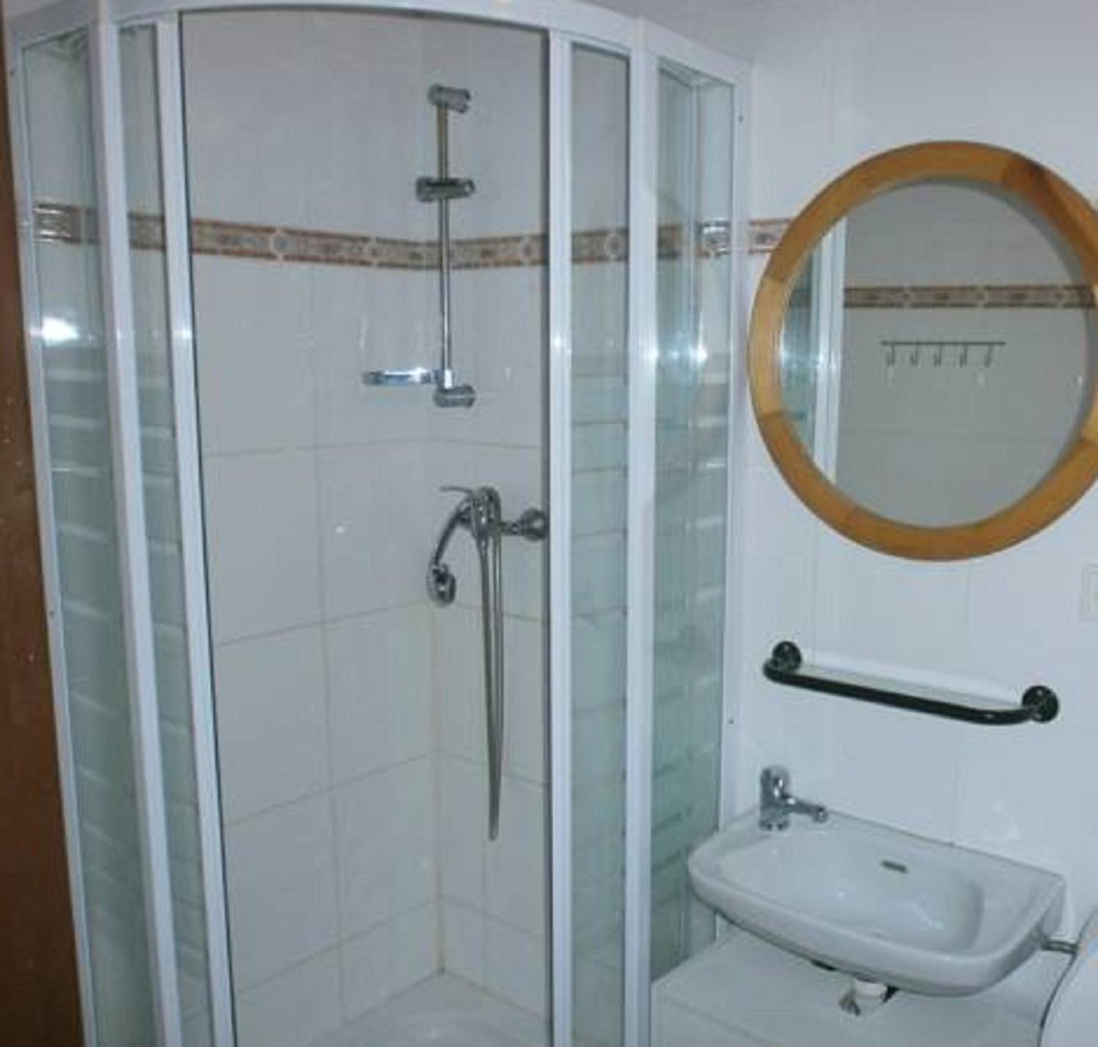 Family Room with Private Bathroom photo 2