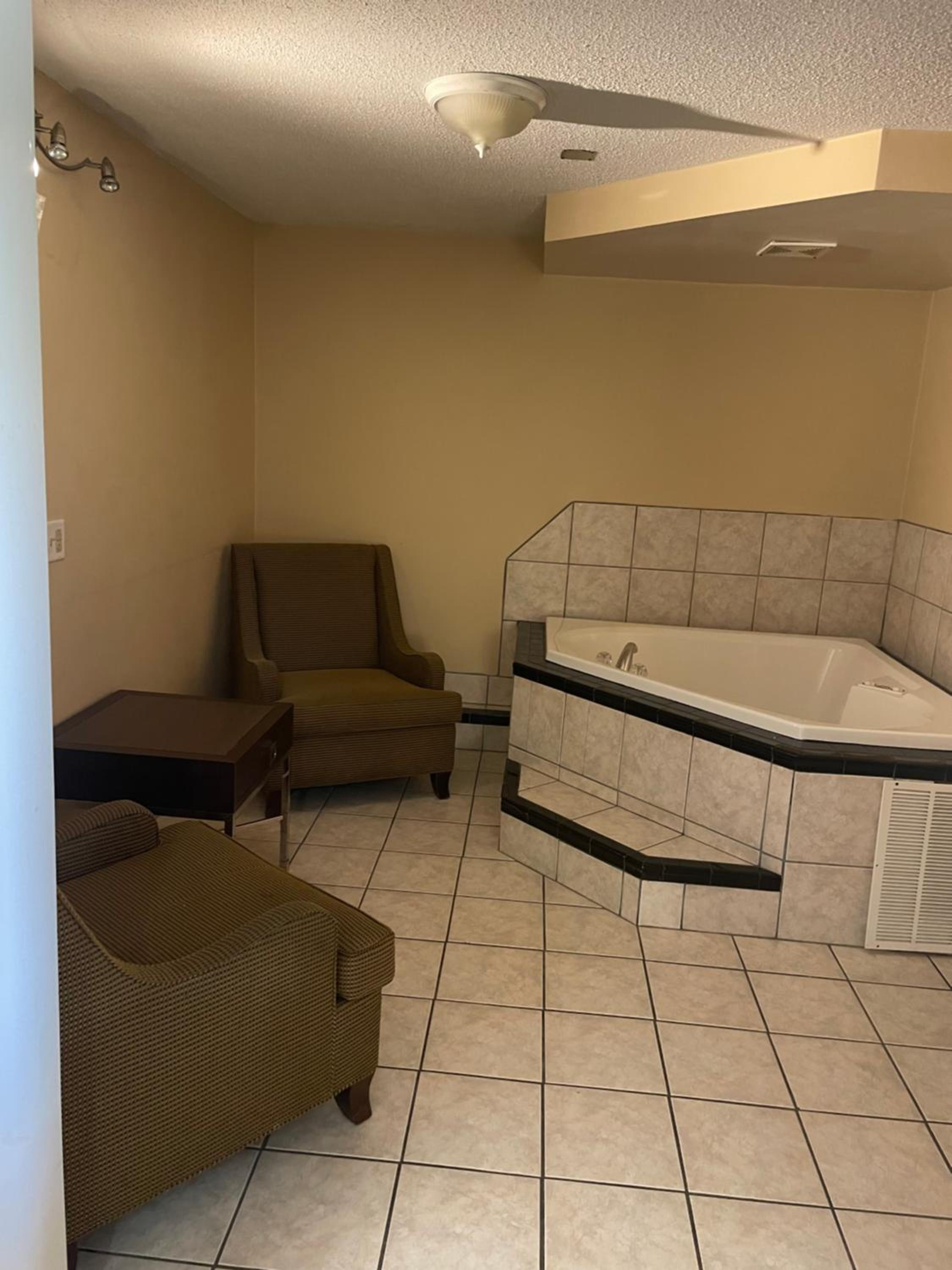 Deluxe King Room - Photo 3
