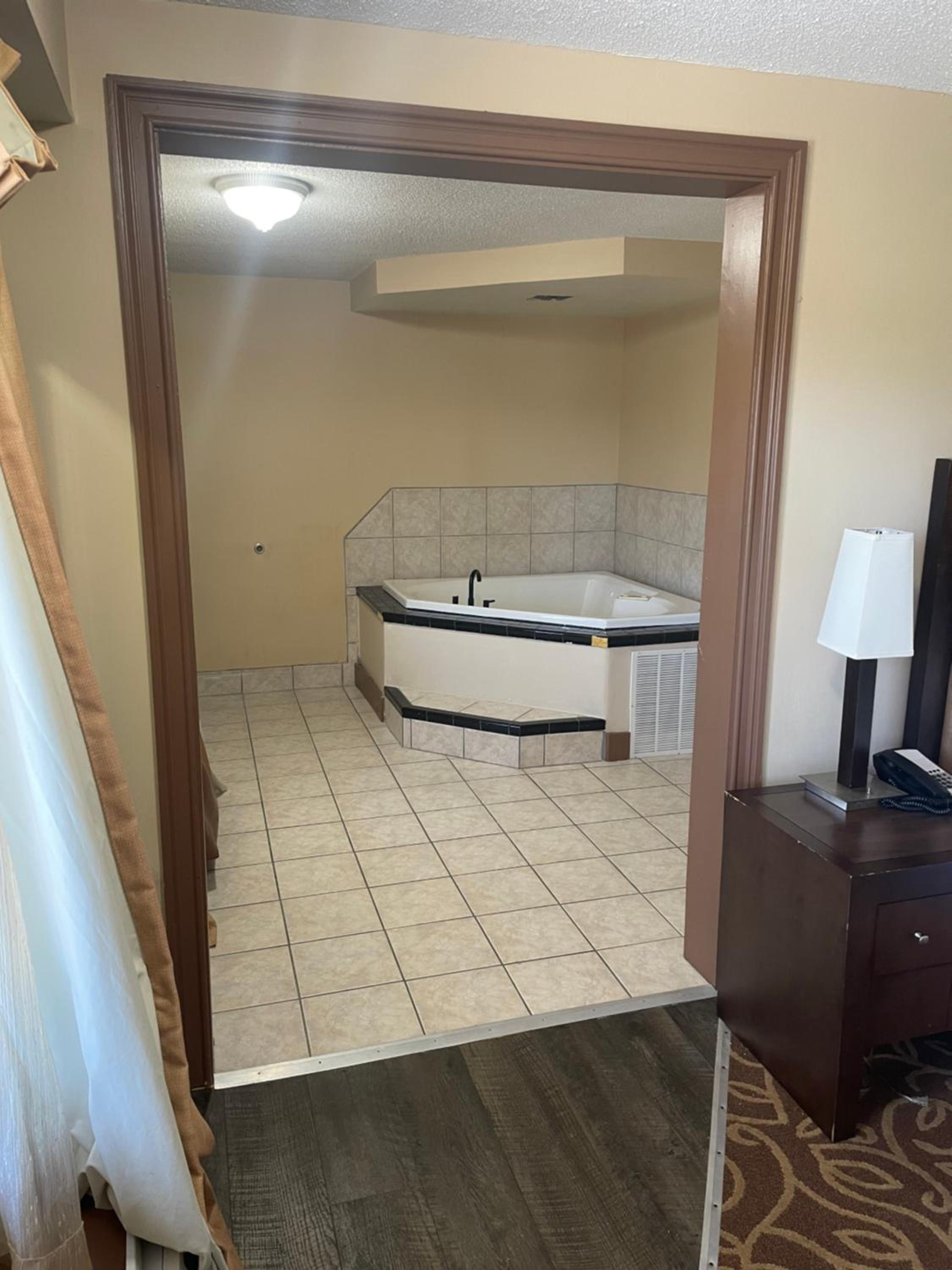 Deluxe King Room - Photo 4
