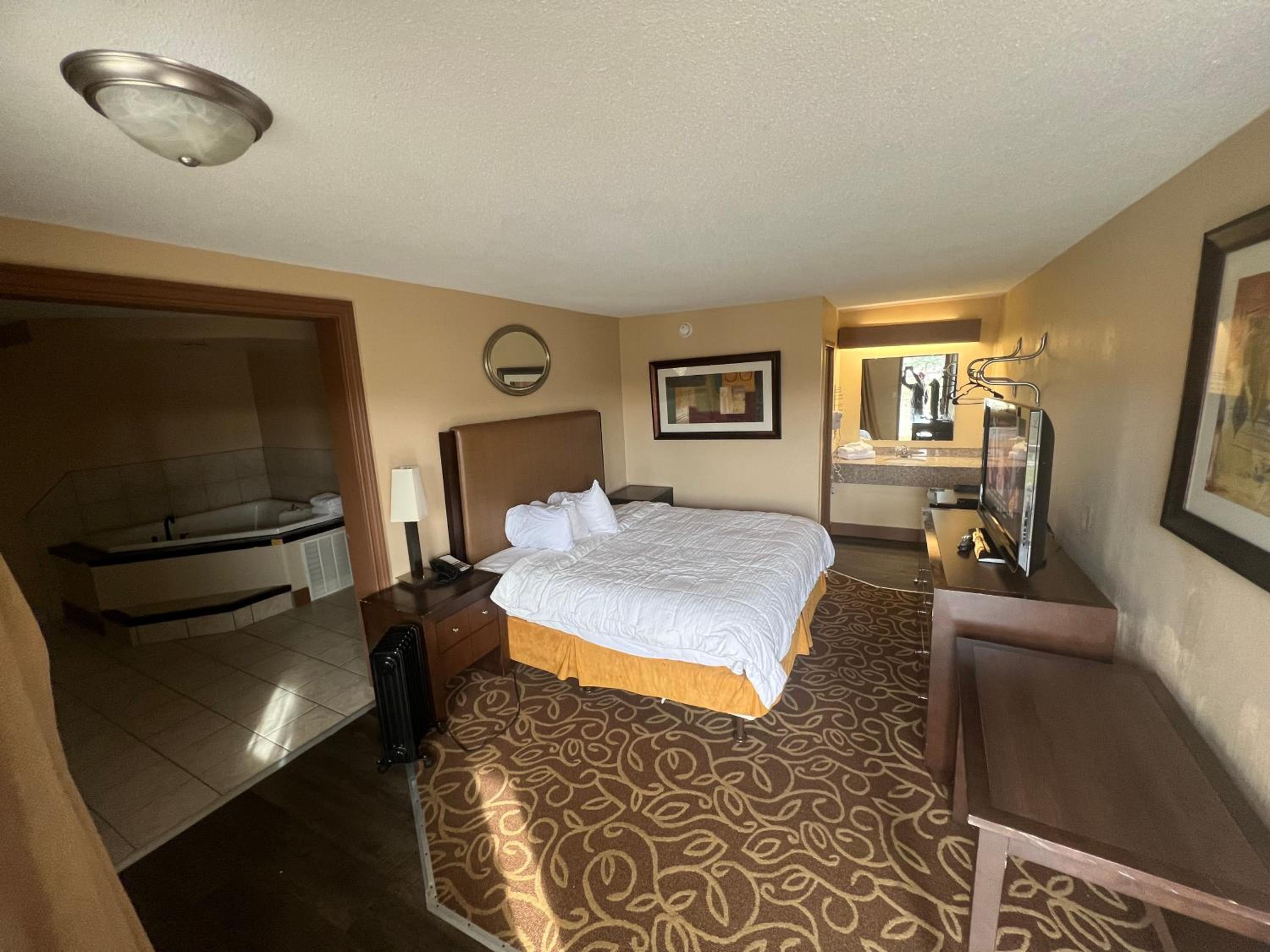 Deluxe King Room - Photo 2