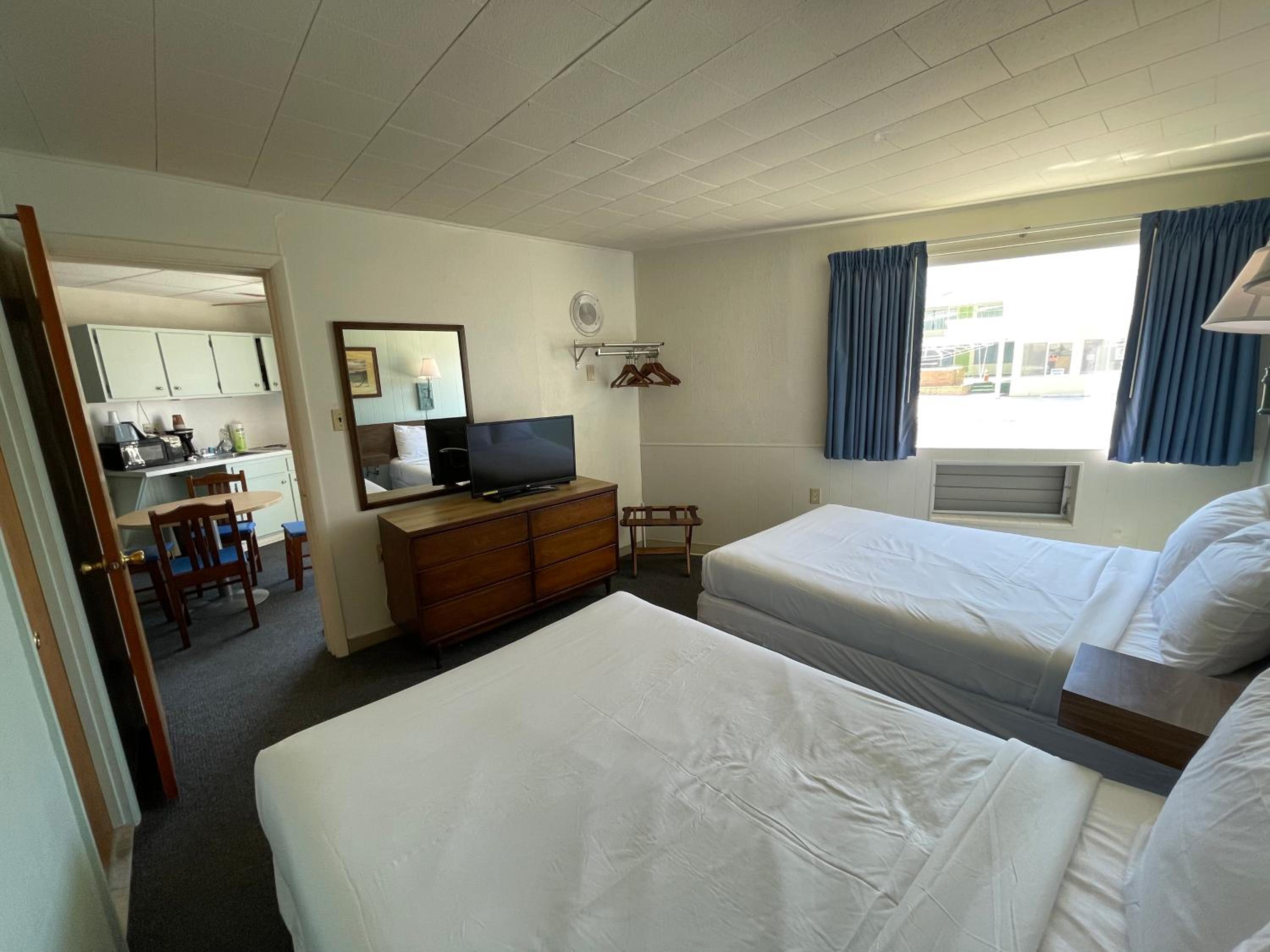 Deluxe Family Room - Photo 2
