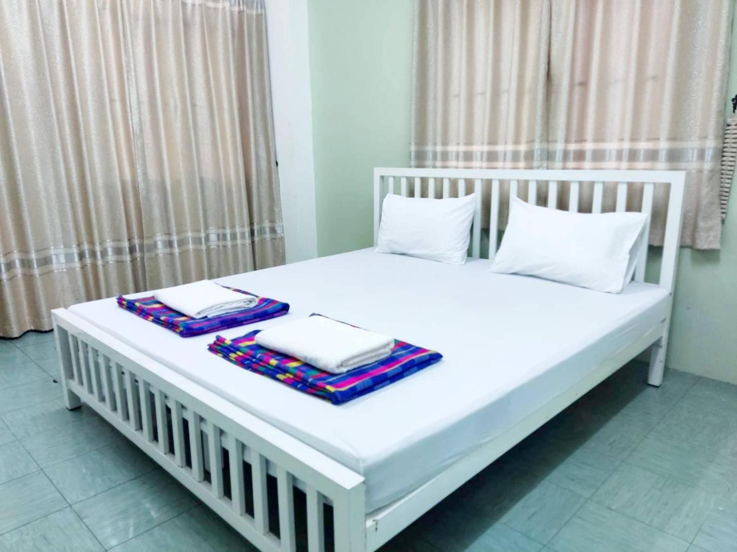 Standard Double or Twin Room with Fan No Air-Conditioner photo 2
