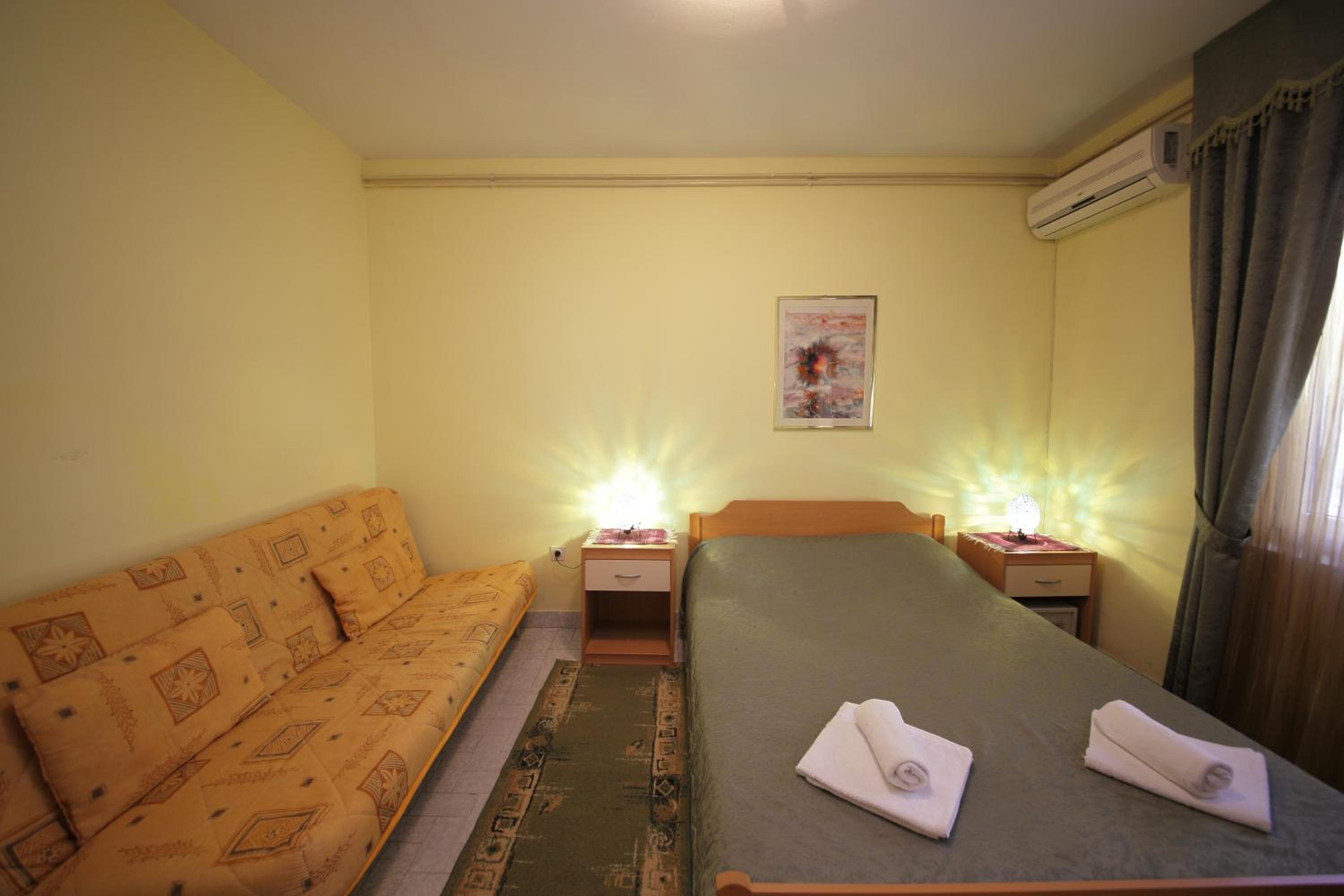 Studio (2 Adults) - Ground Floor photo 3