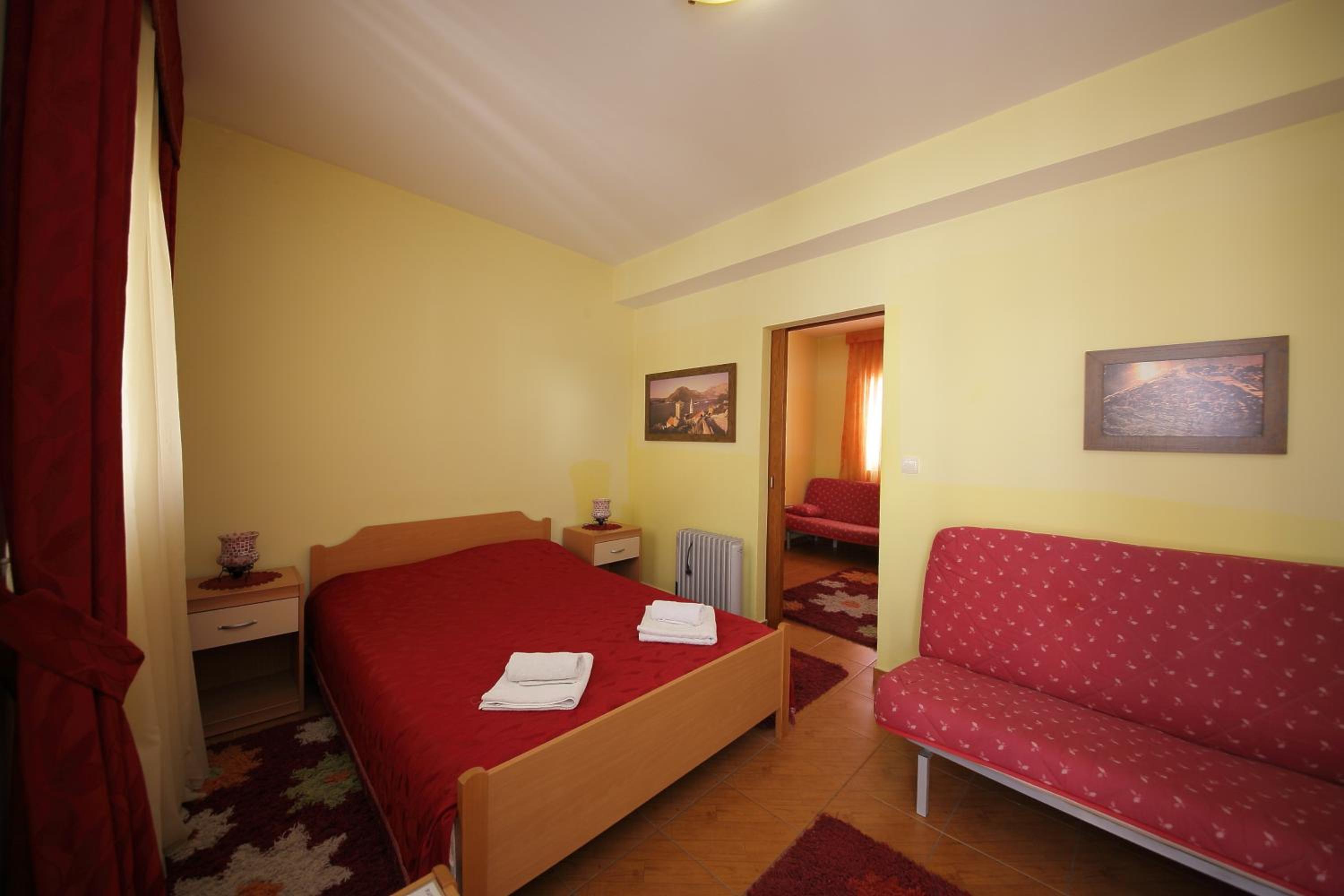 Comfort One-Bedroom Apartment with Balcony (4 Adults) photo 2