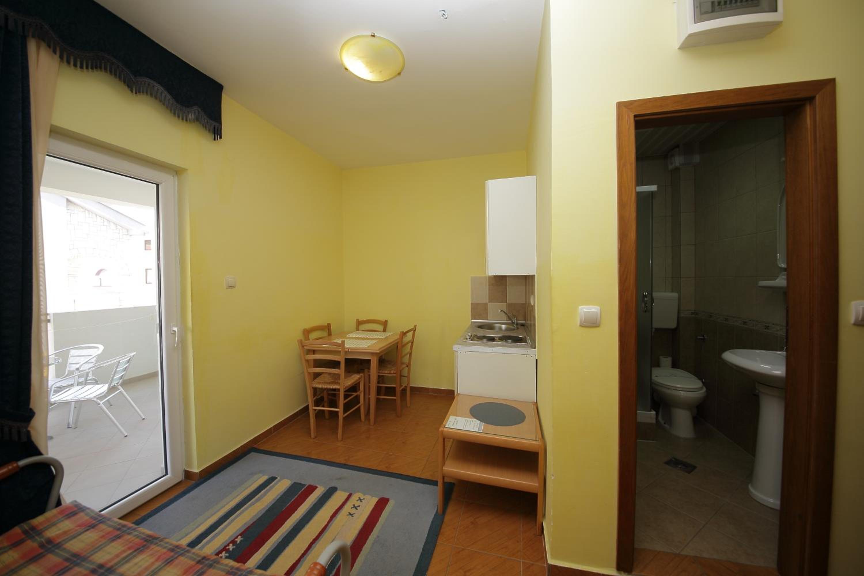 One-Bedroom Apartment with Balcony (3 Adults) photo 2