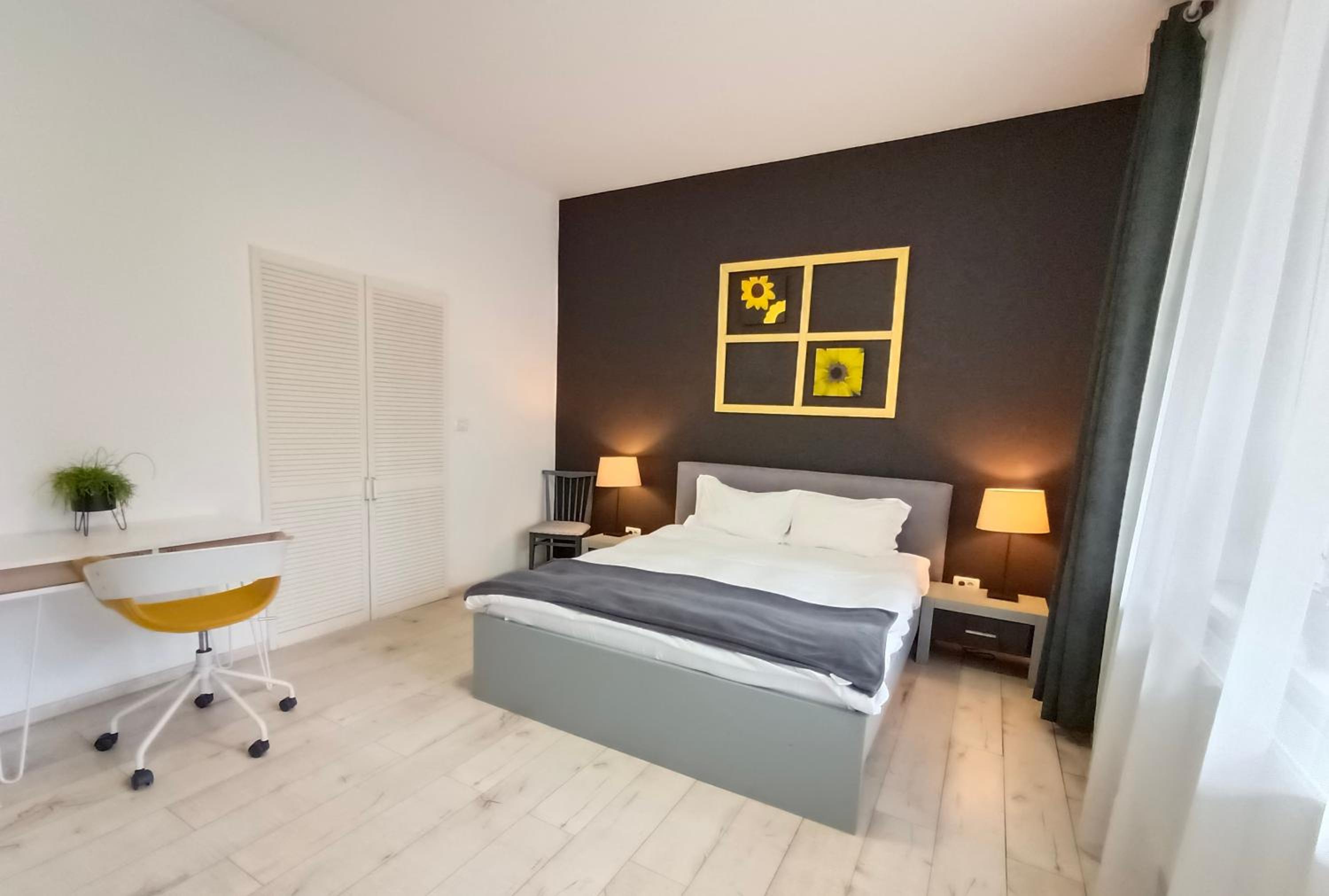 Apartment with Terrace - Photo 23