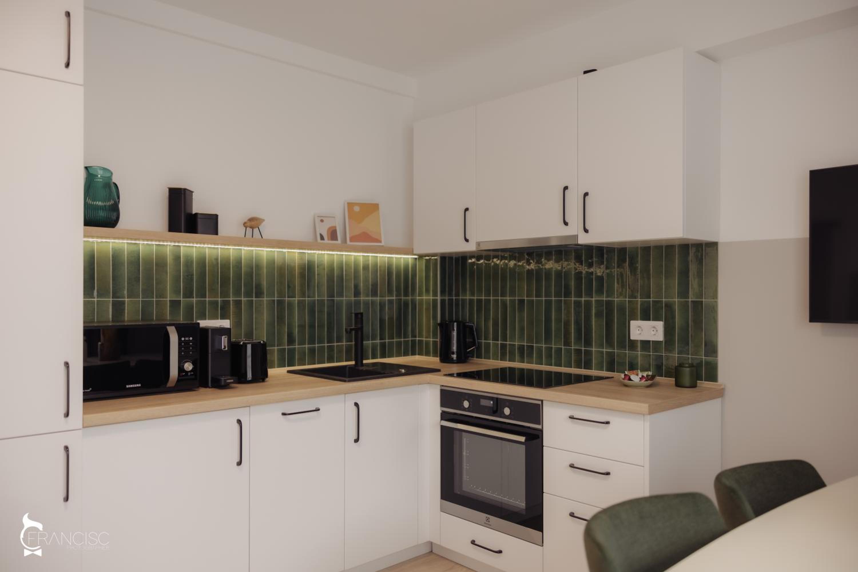 Apartment with Balcony - Photo 4