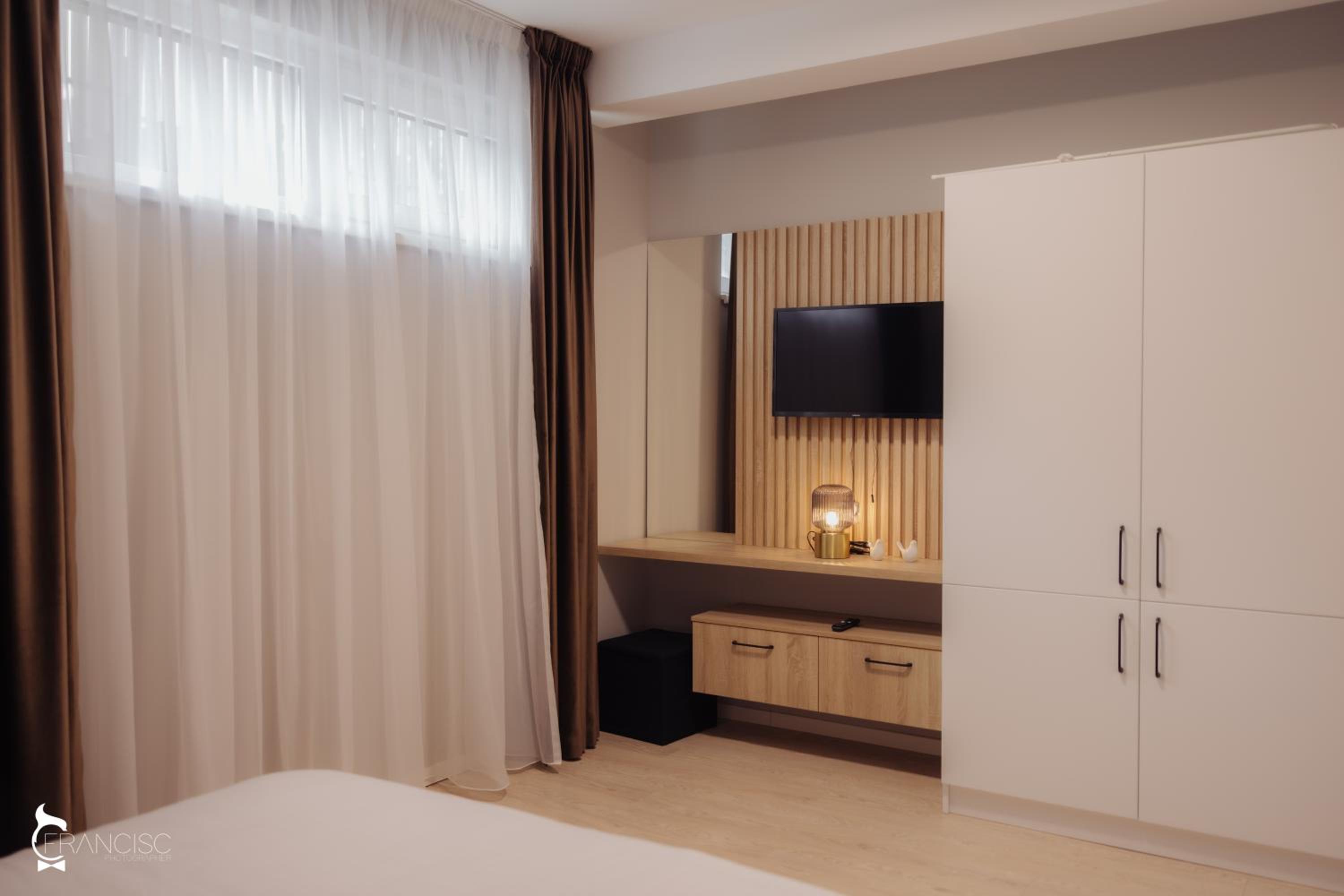 One-Bedroom Apartment - Photo 7