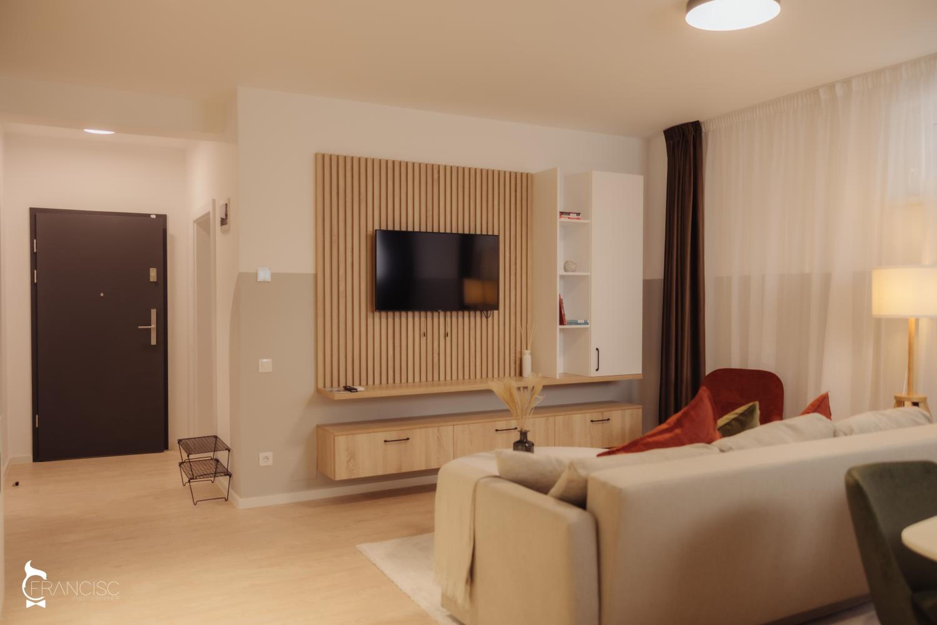 One-Bedroom Apartment - Photo 3