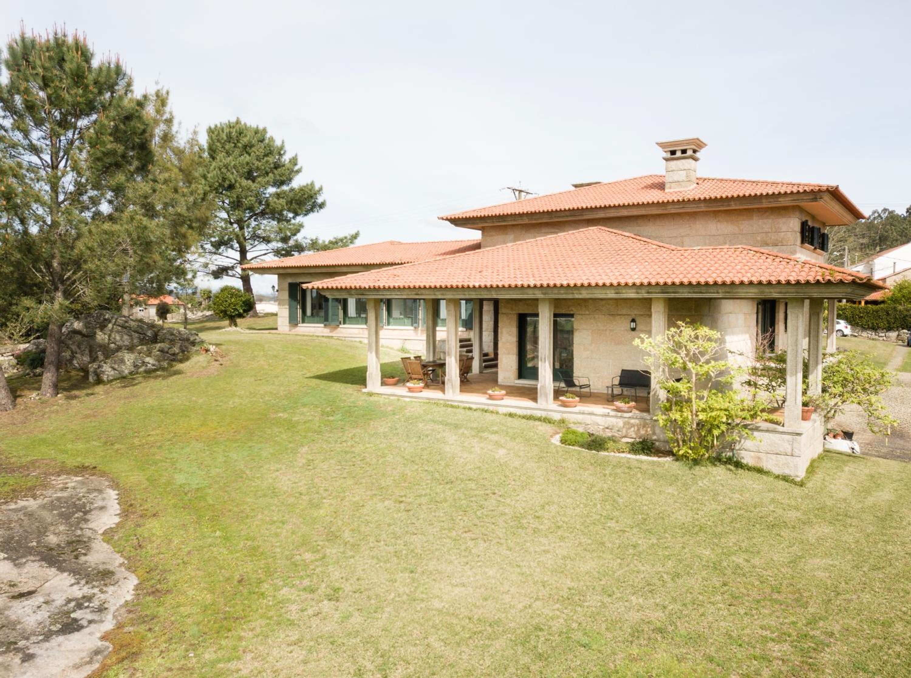 Villa photo 2
