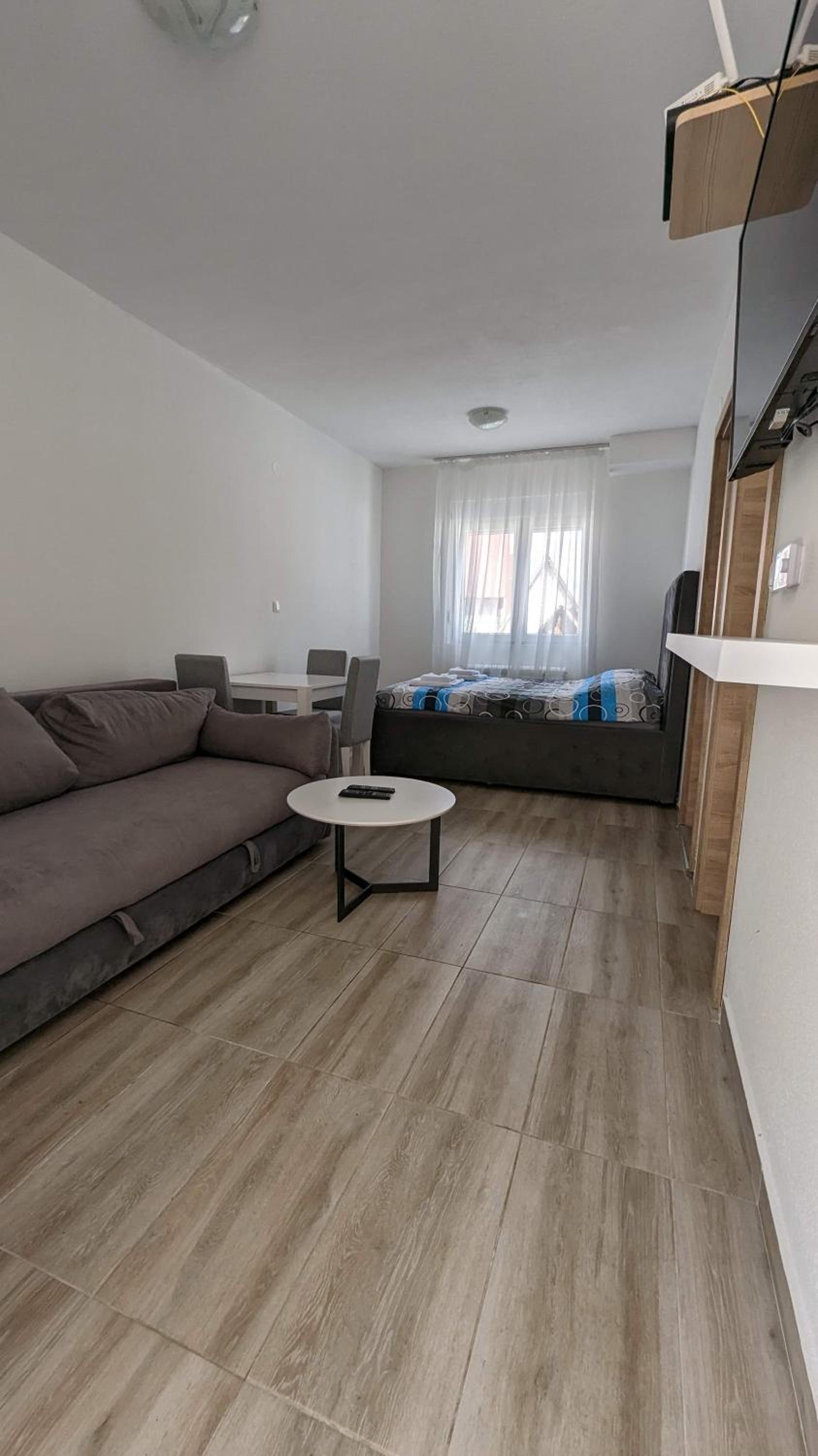 Apartment photo 2