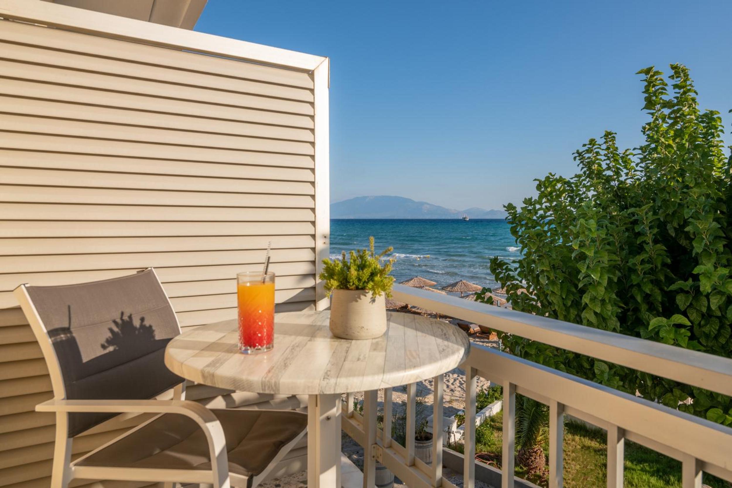 Standard Twin Room with Sea View
