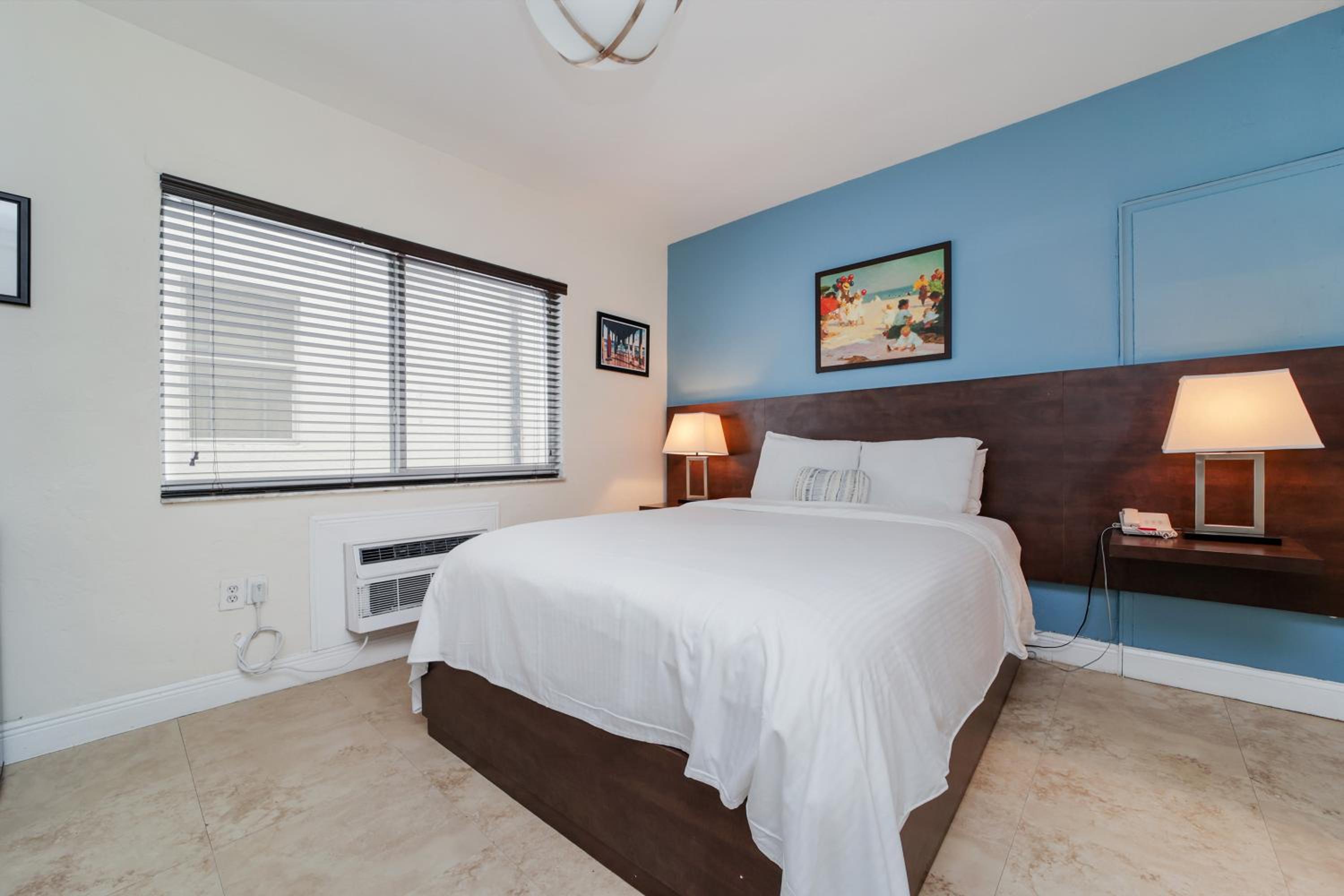 Standard Queen Room  (Self Check-in)