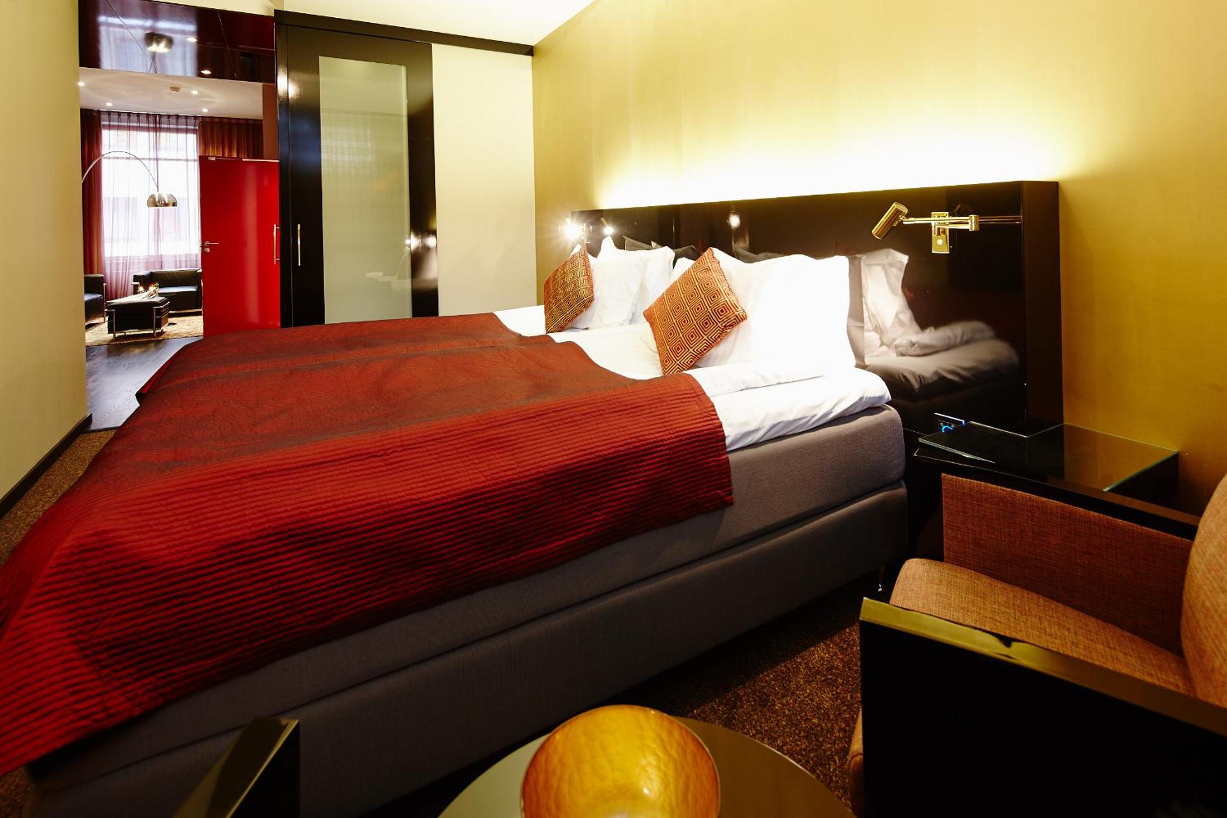 Suite - Photo 14
