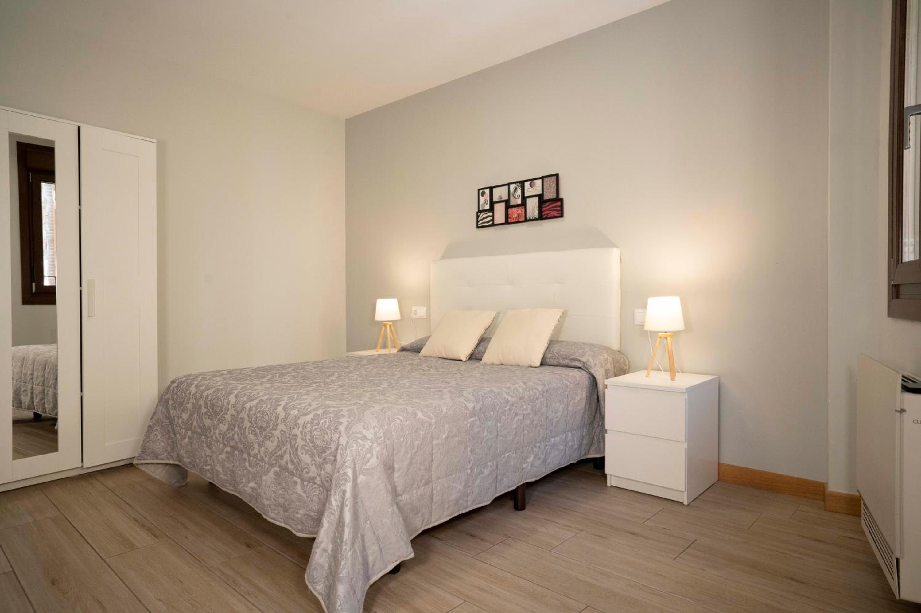 One-Bedroom Apartment photo 2