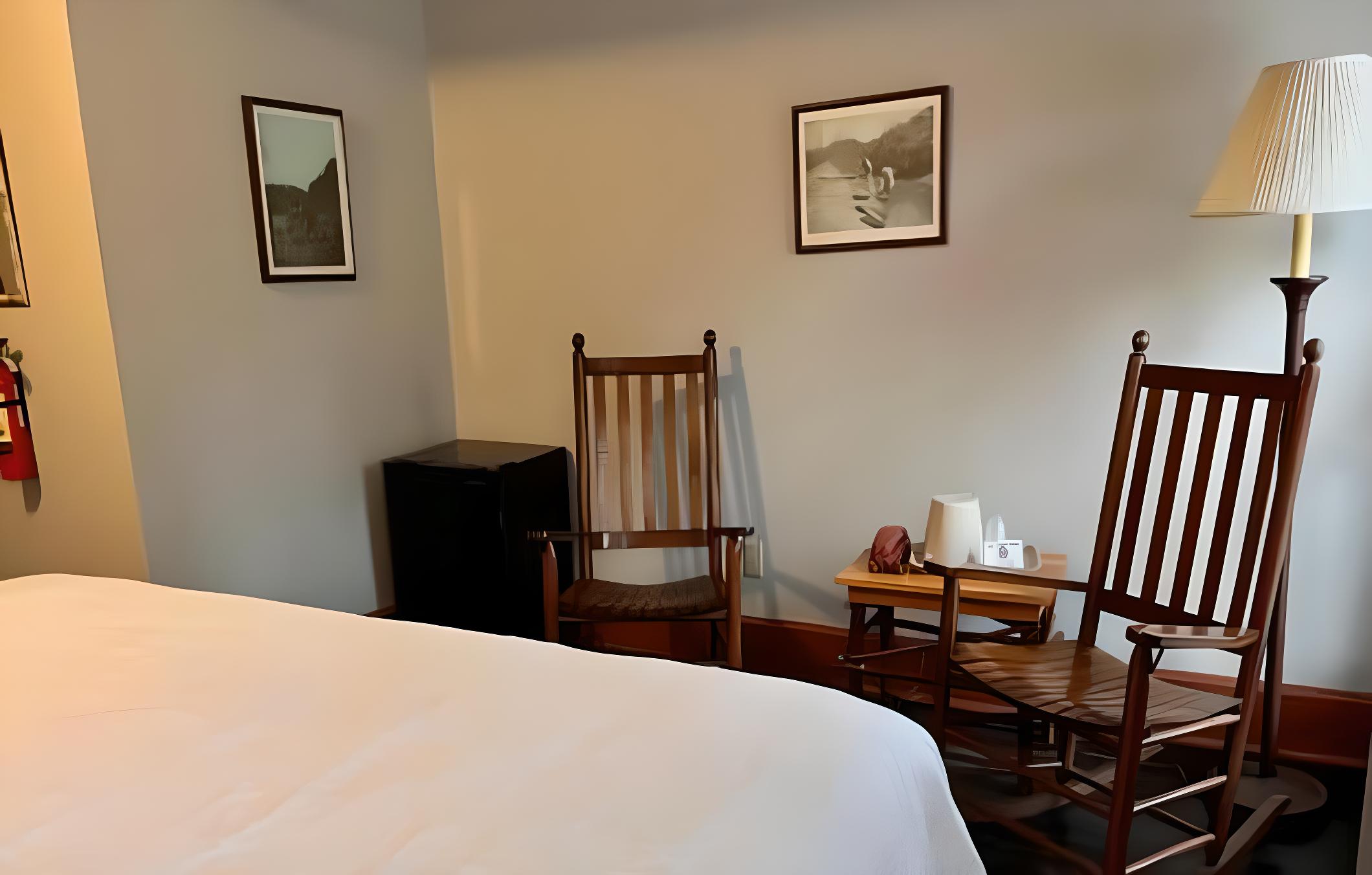 Standard King Room photo 1