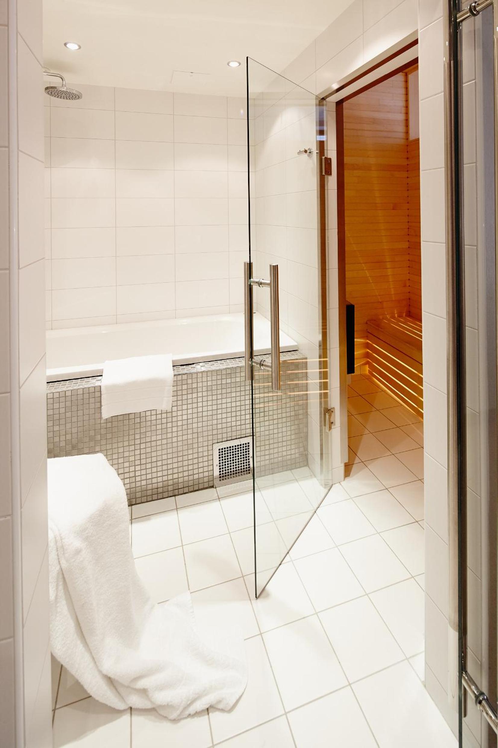 Suite - Photo 23