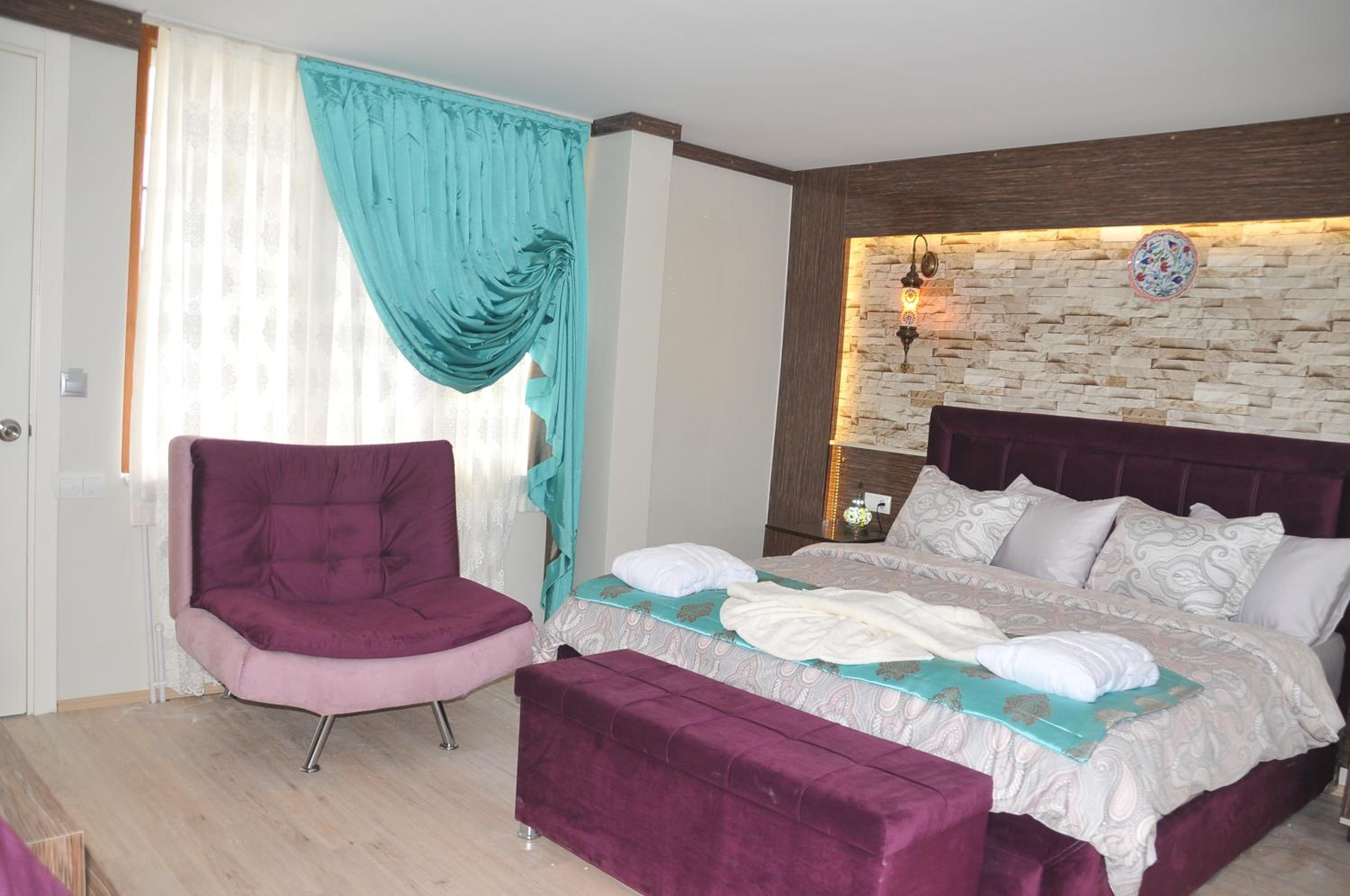 Deluxe Double Room with Balcony photo 1