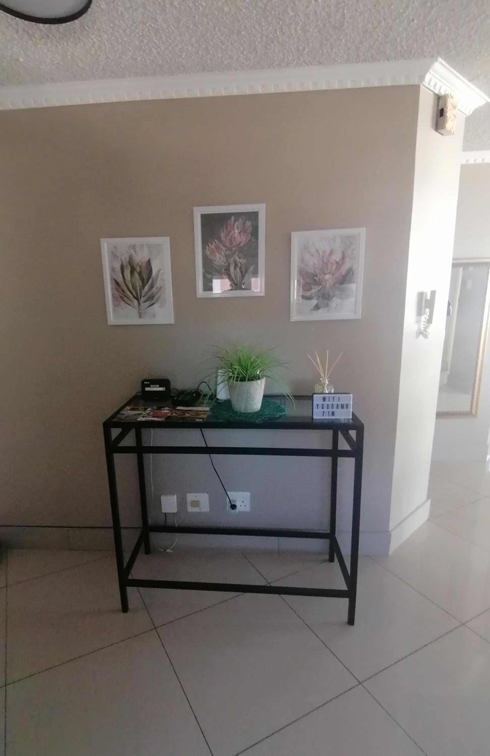 Two-Bedroom Apartment - Photo 2