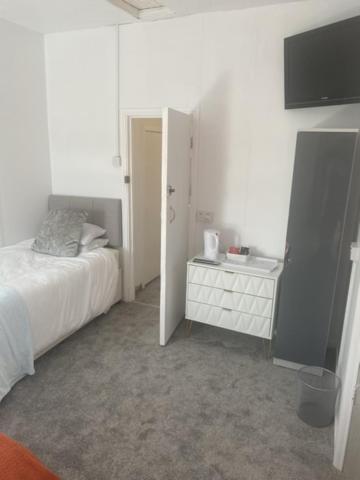 Family Room with Bathroom - Photo 2