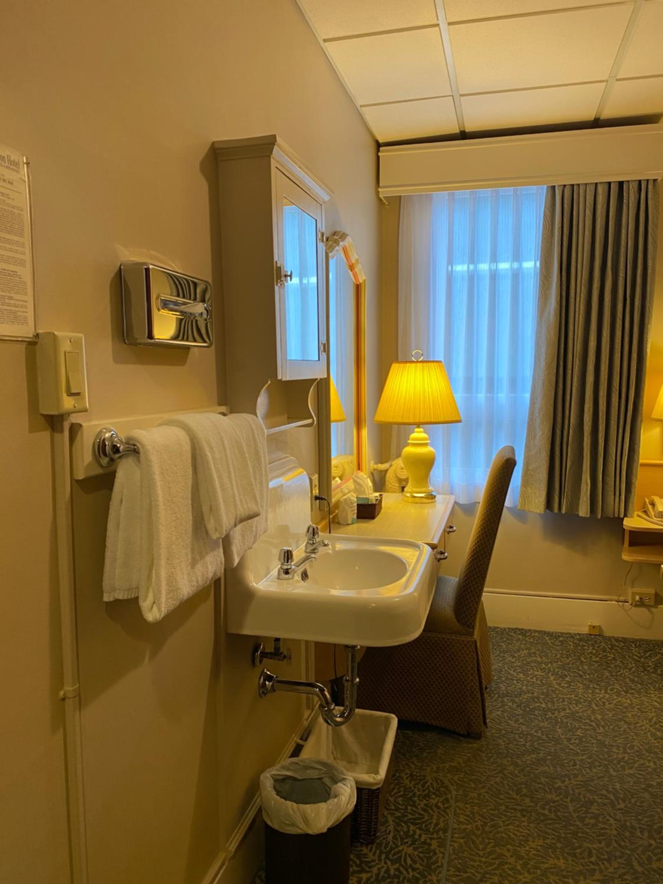 Economy Single Room with Shared Bathroom photo 2