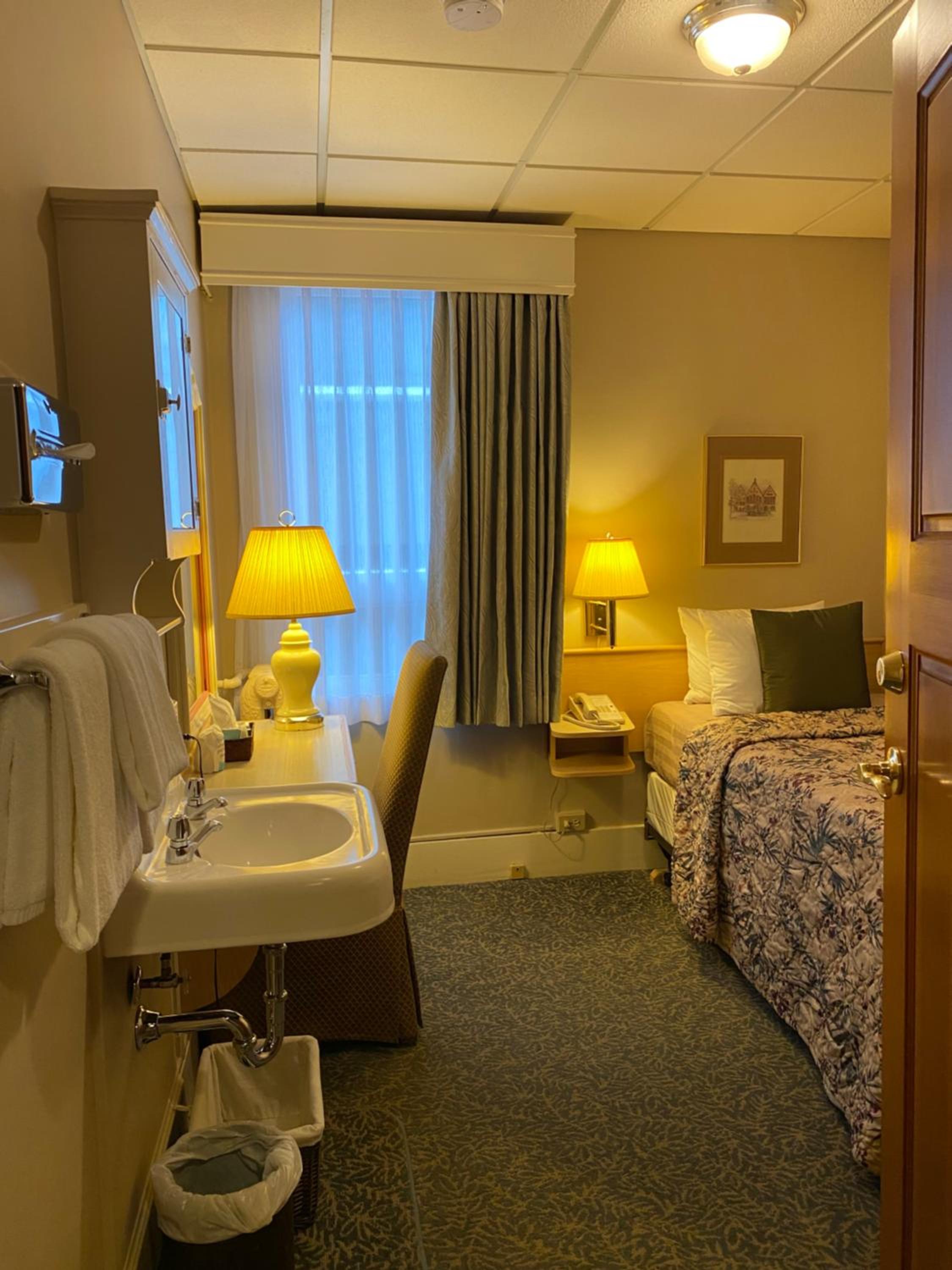 Economy Single Room with Shared Bathroom photo 3