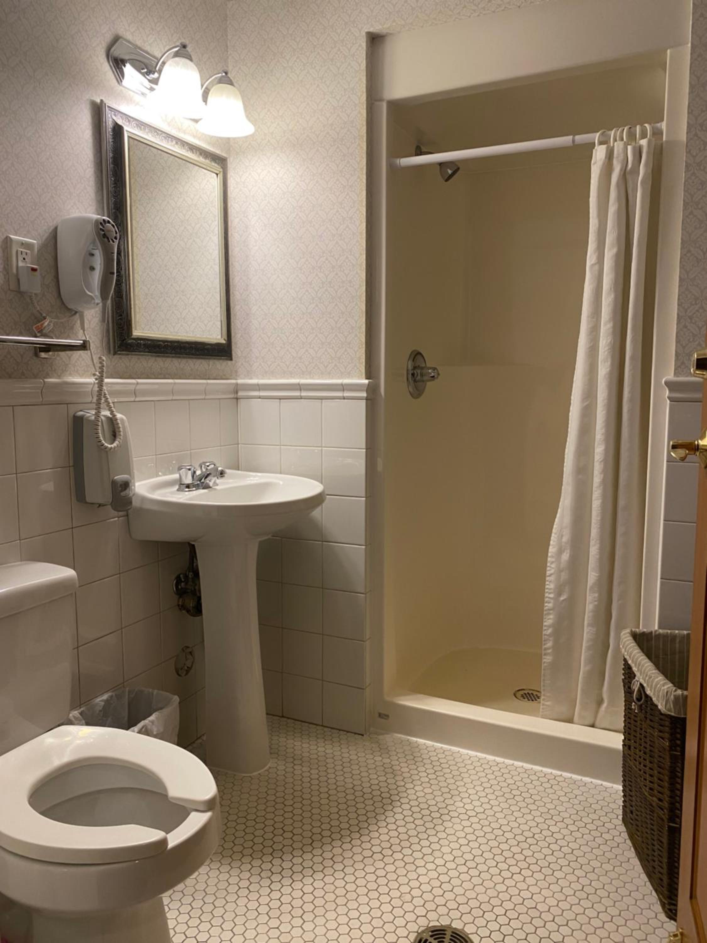 Double Room with Shared Bathroom photo 3