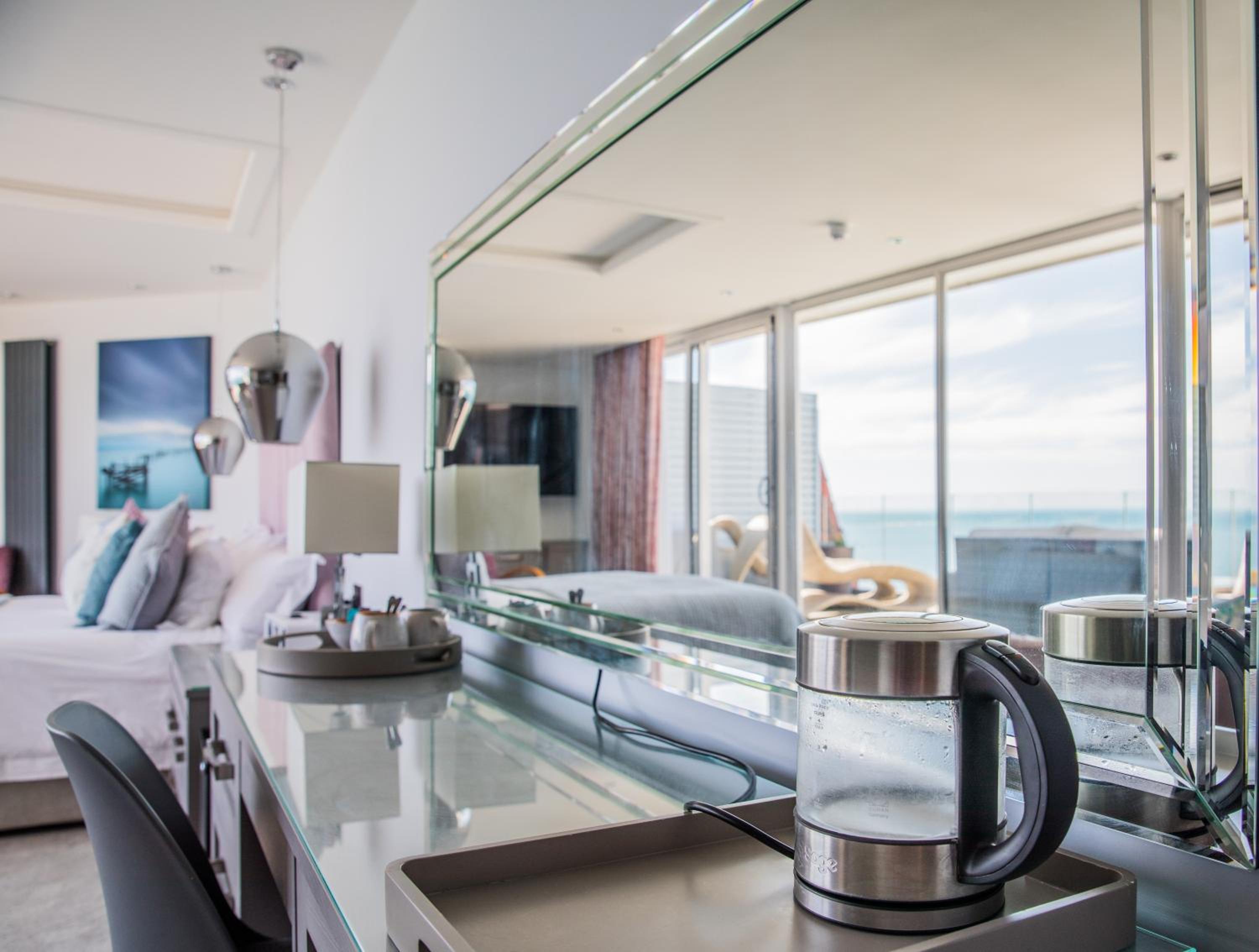 Deluxe Suite with Sea View photo 3